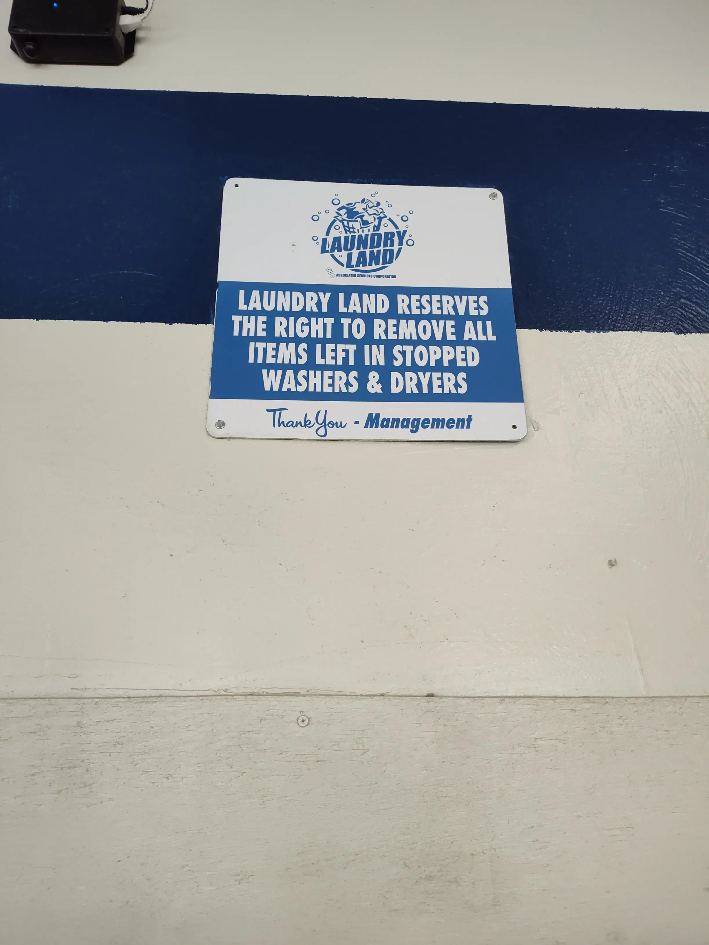 Main Street Laundry Land Laundromat - Image 13