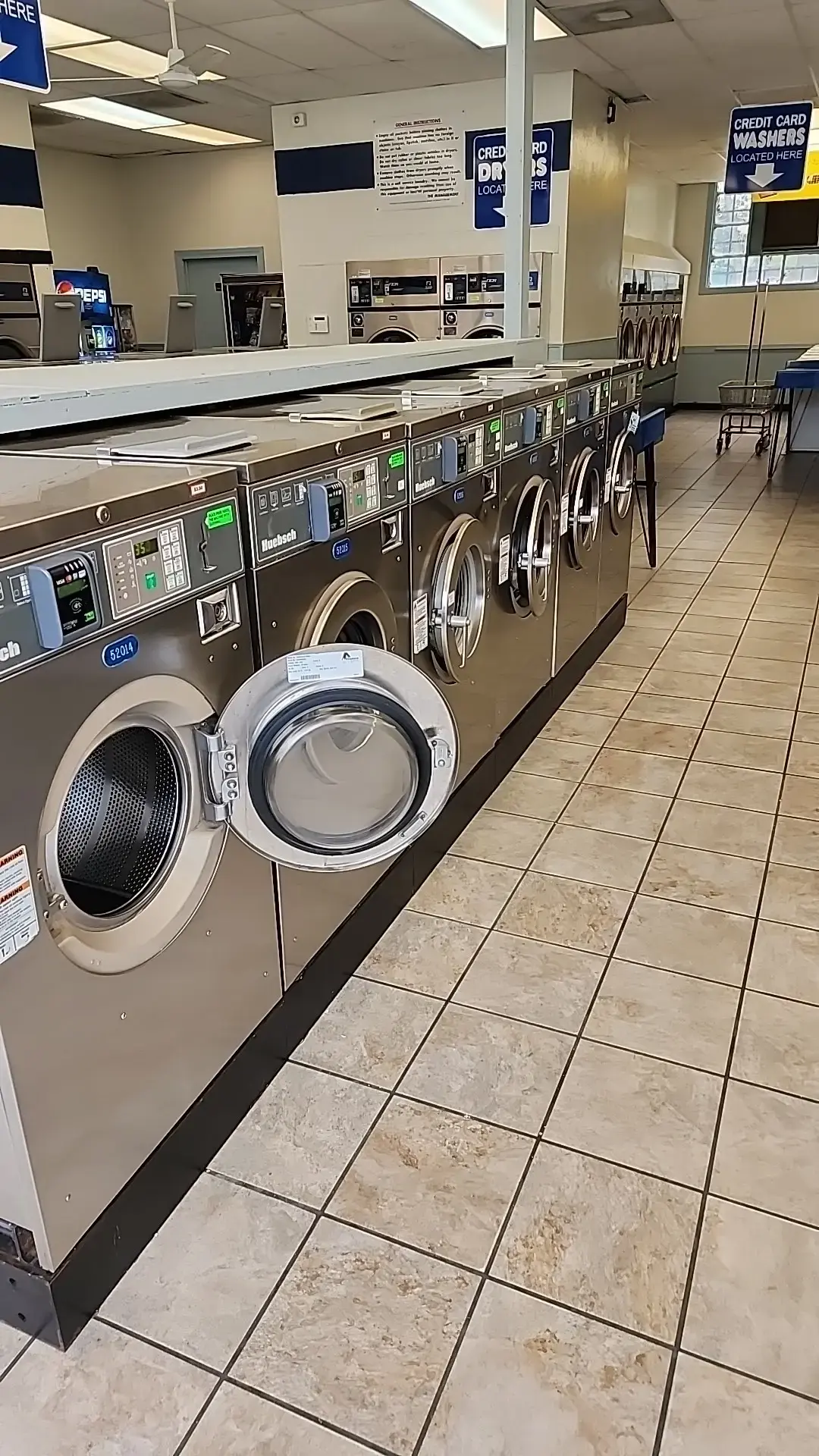 Main Street Laundry Land Laundromat - Image 1