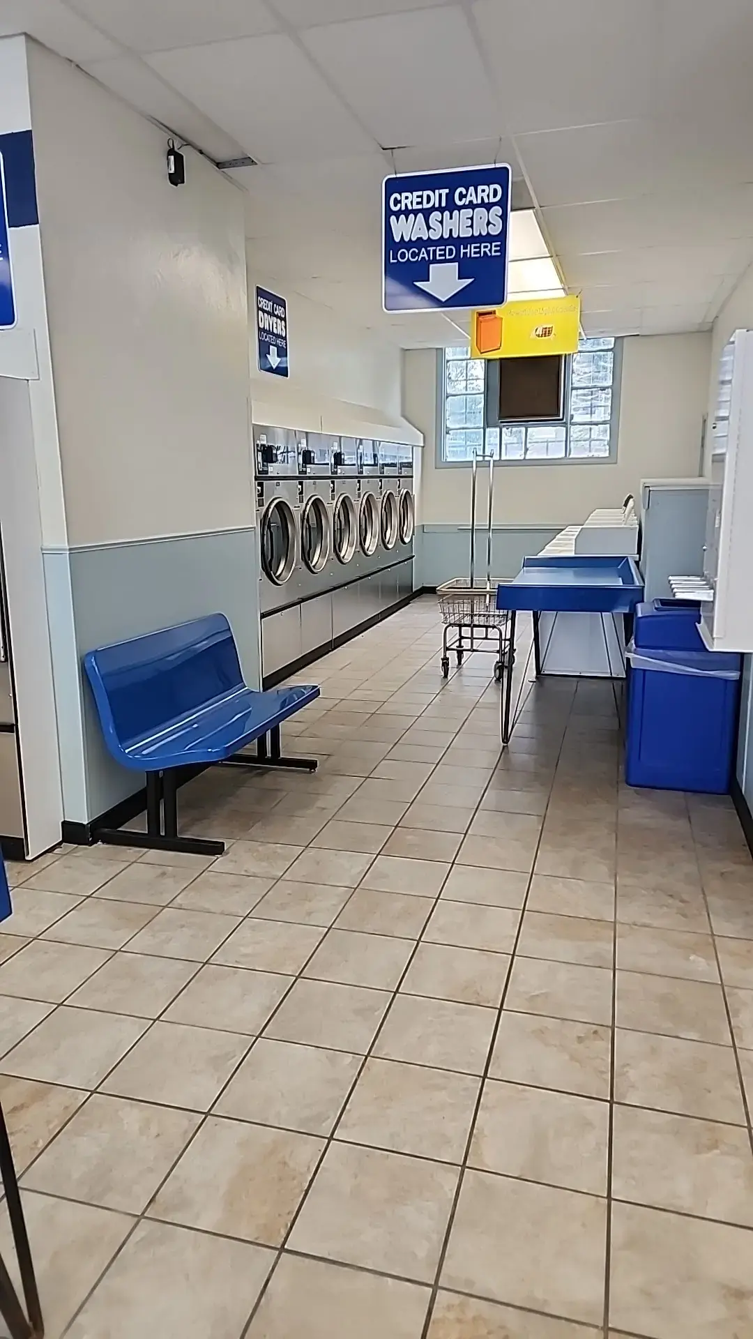 Main Street Laundry Land Laundromat - Image 14