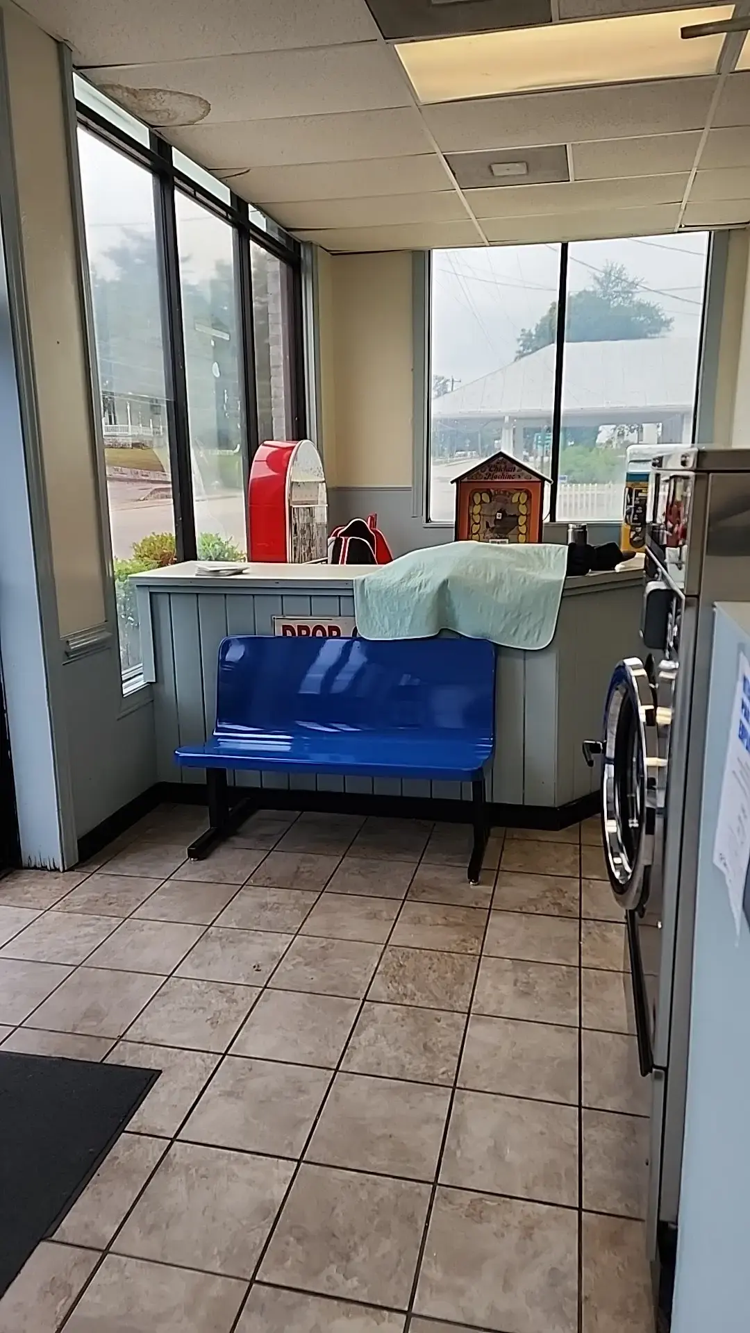 Main Street Laundry Land Laundromat - Image 5