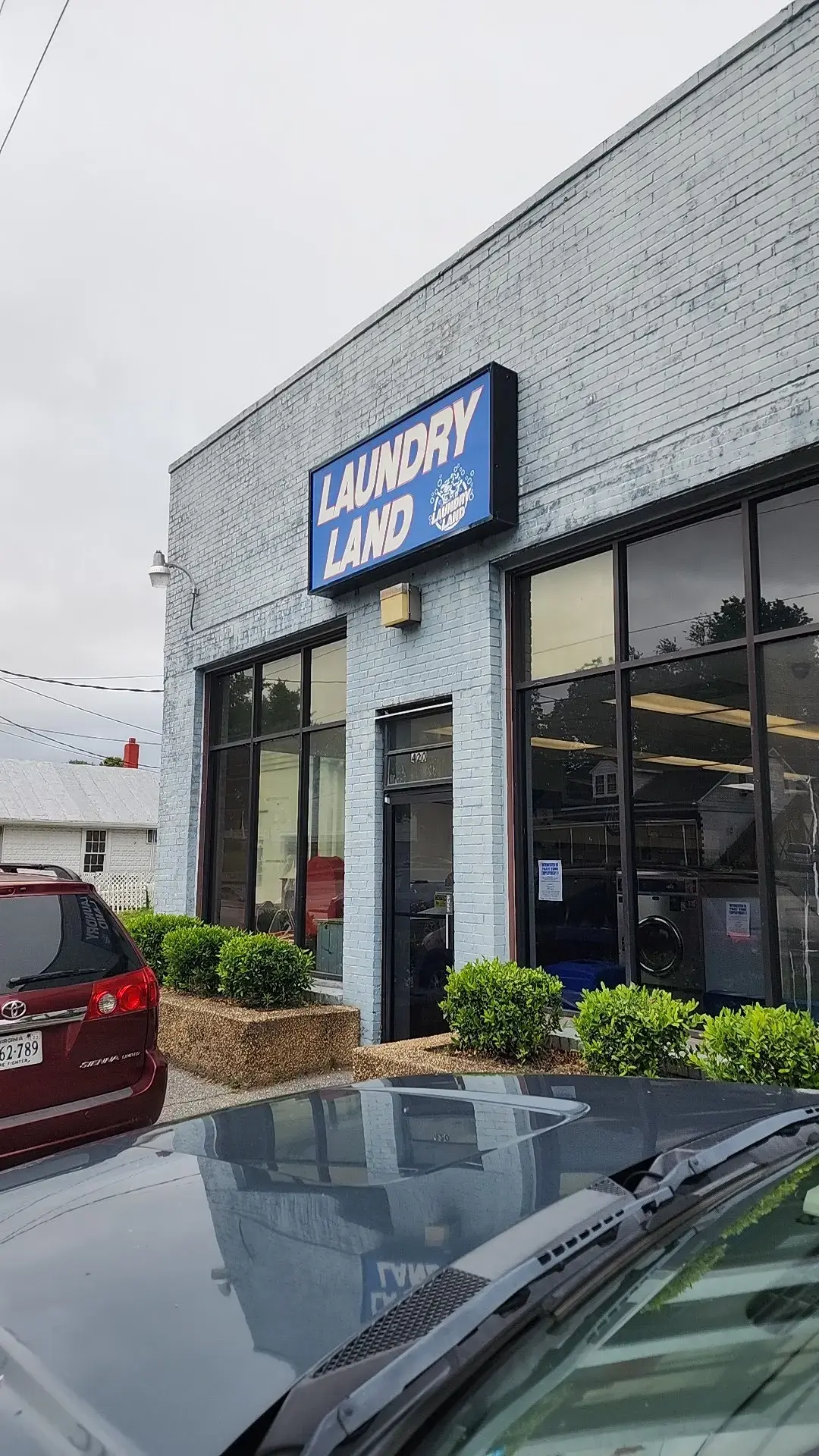 Main Street Laundry Land Laundromat - Image 18