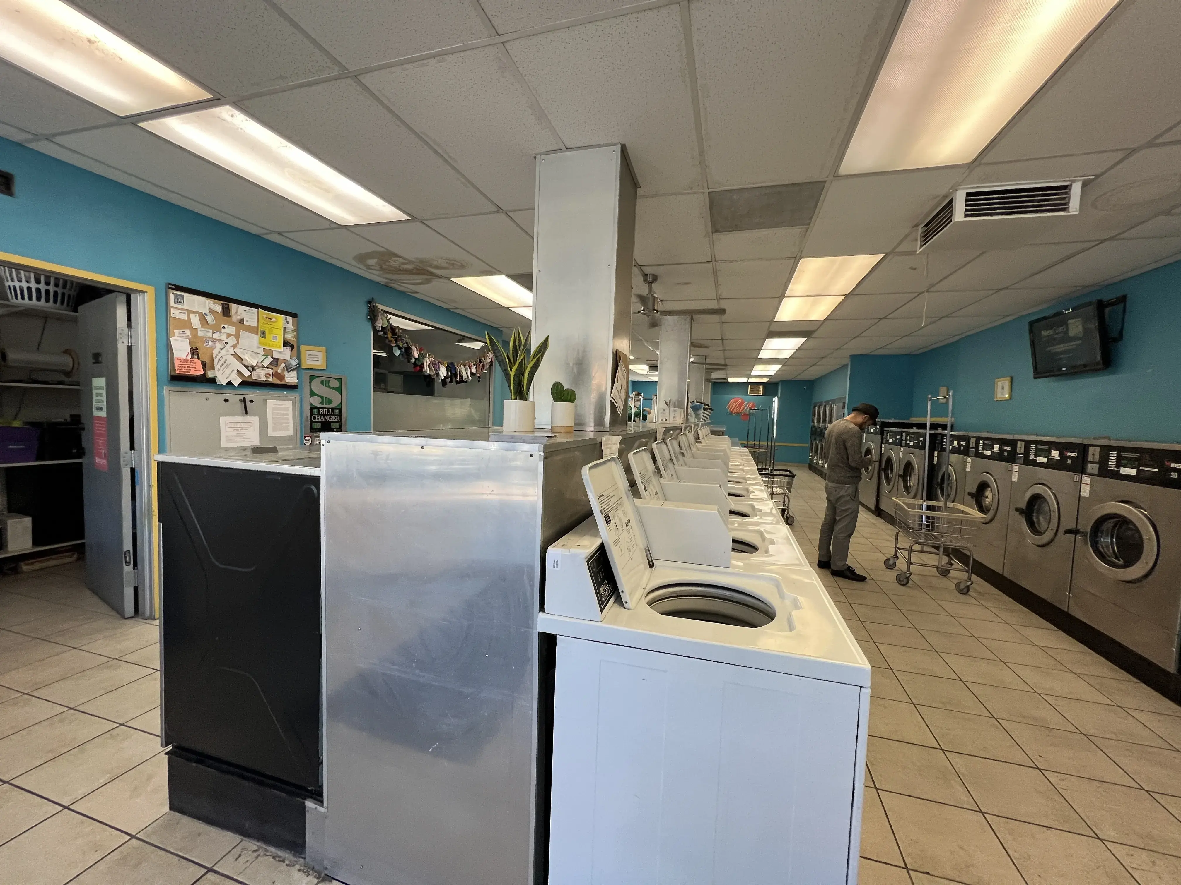 Malibu Canyon Coin Laundry thumbnail 1