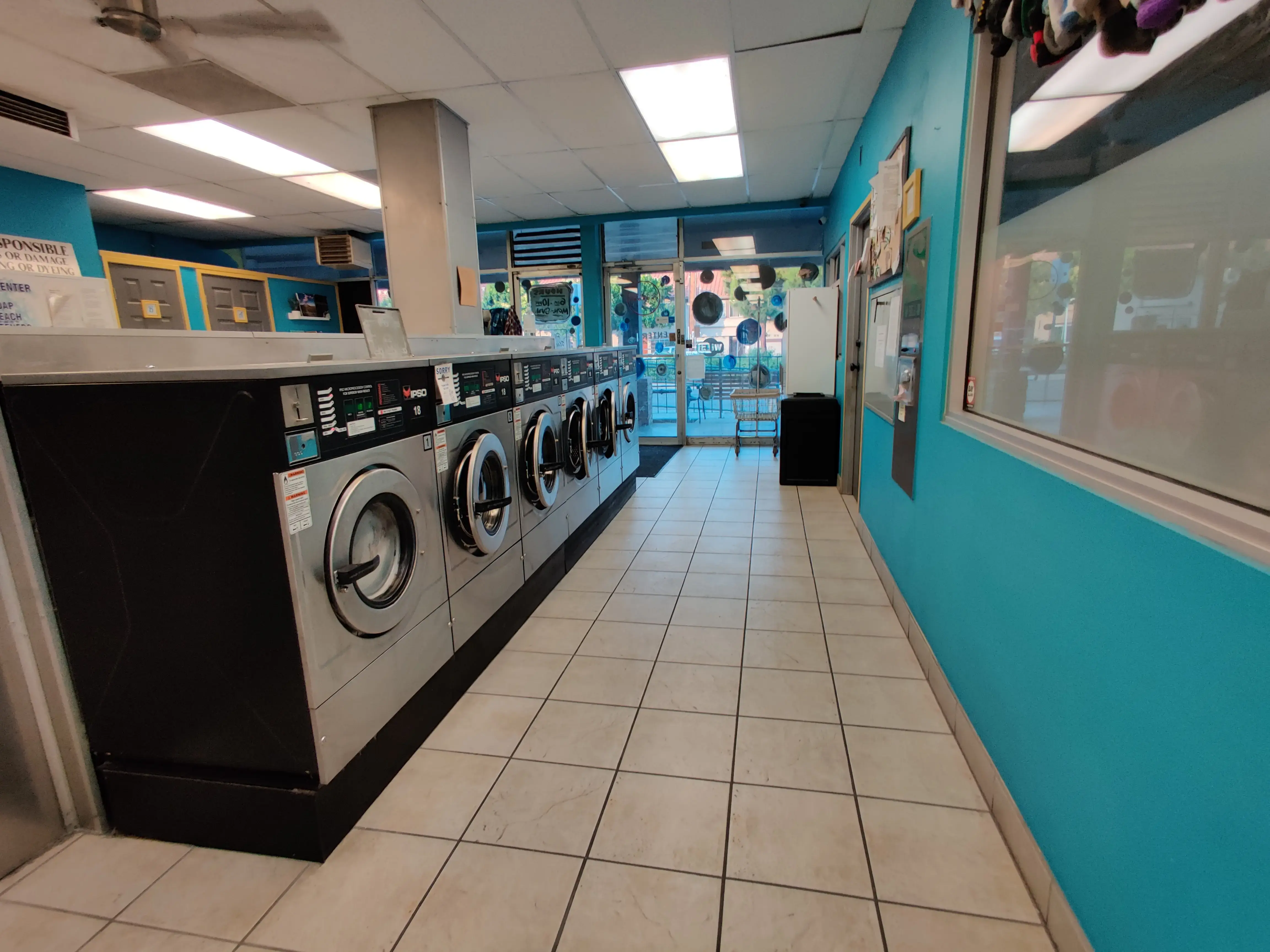 Malibu Canyon Coin Laundry - Image 11