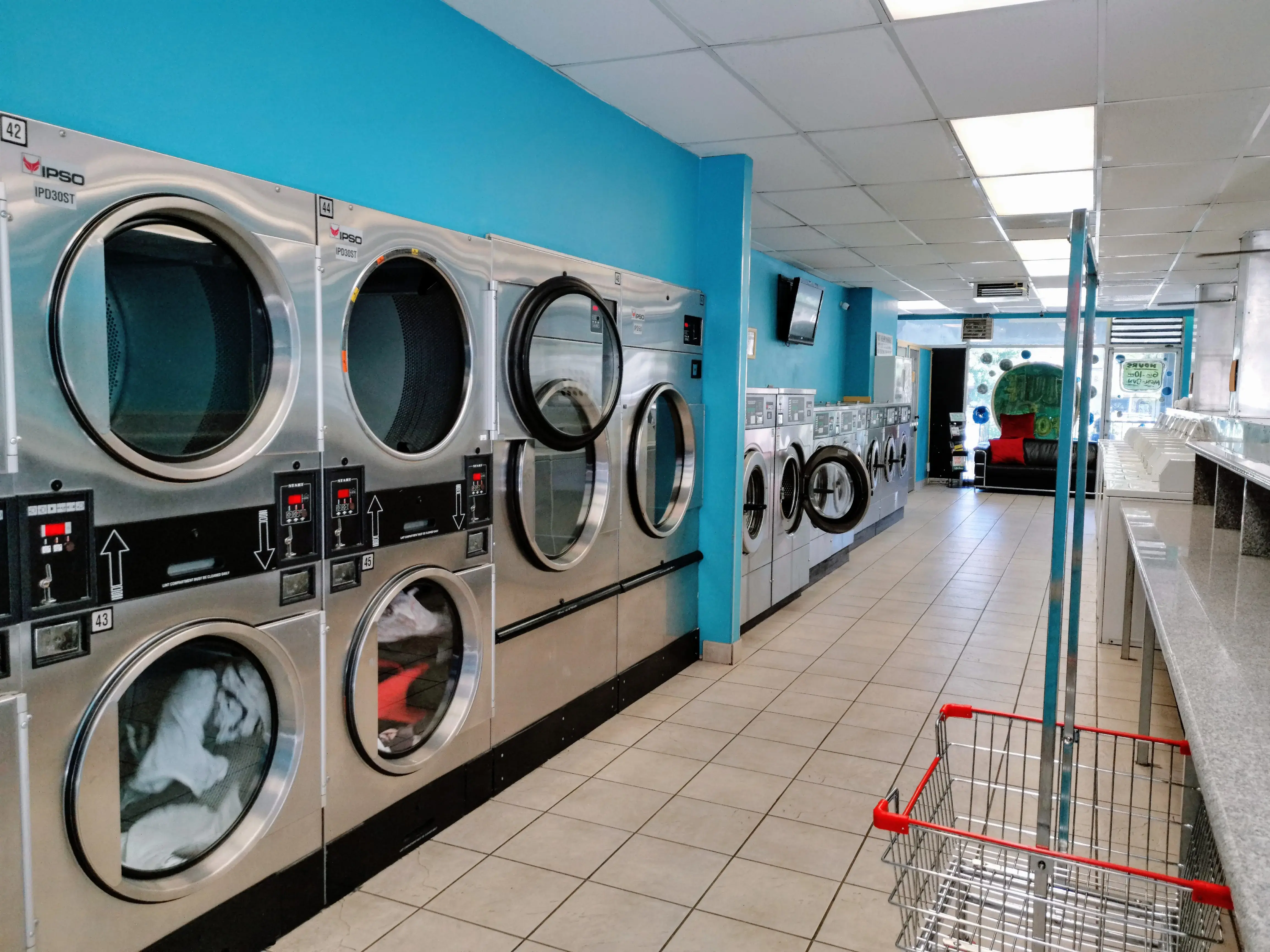 Malibu Canyon Coin Laundry - Image 13