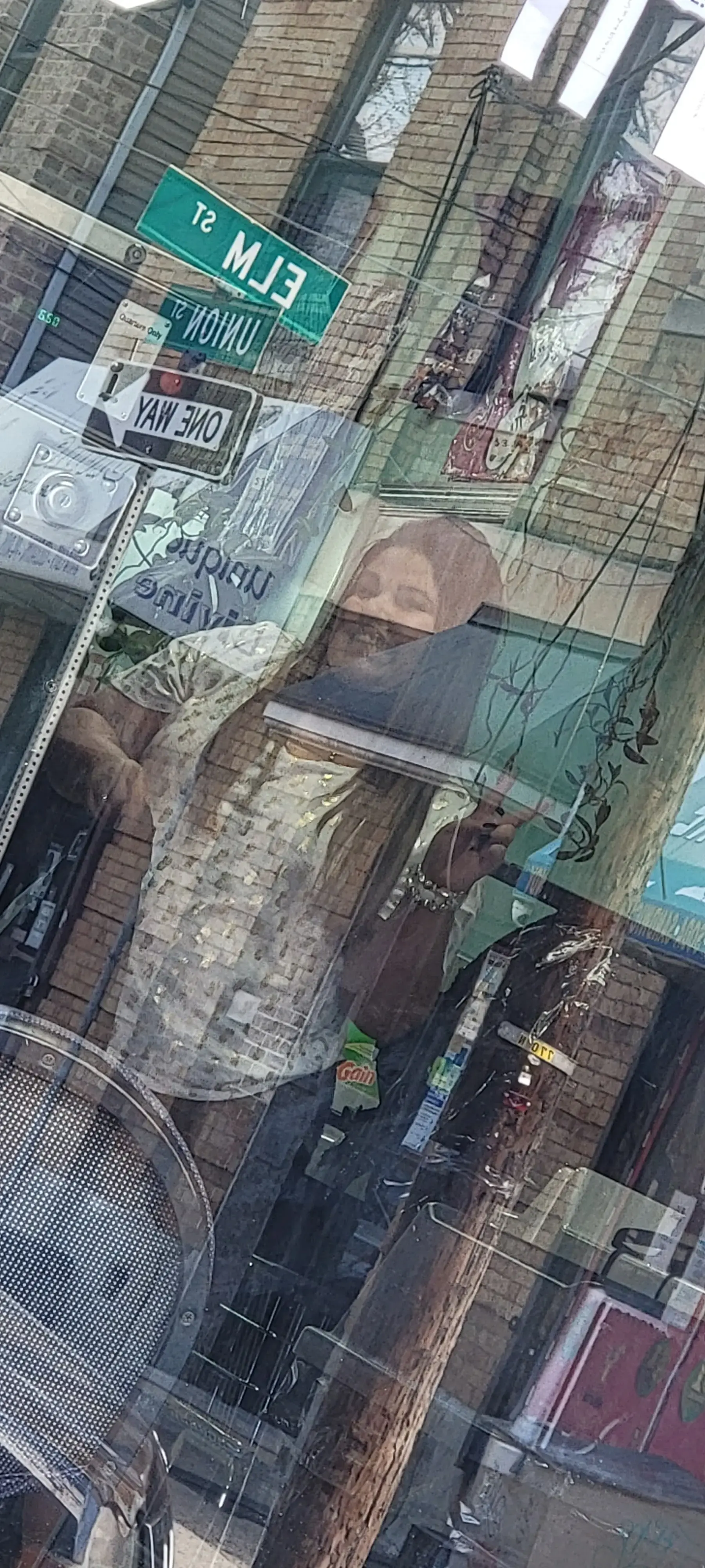 Malicia’s Laundromat - Image 5