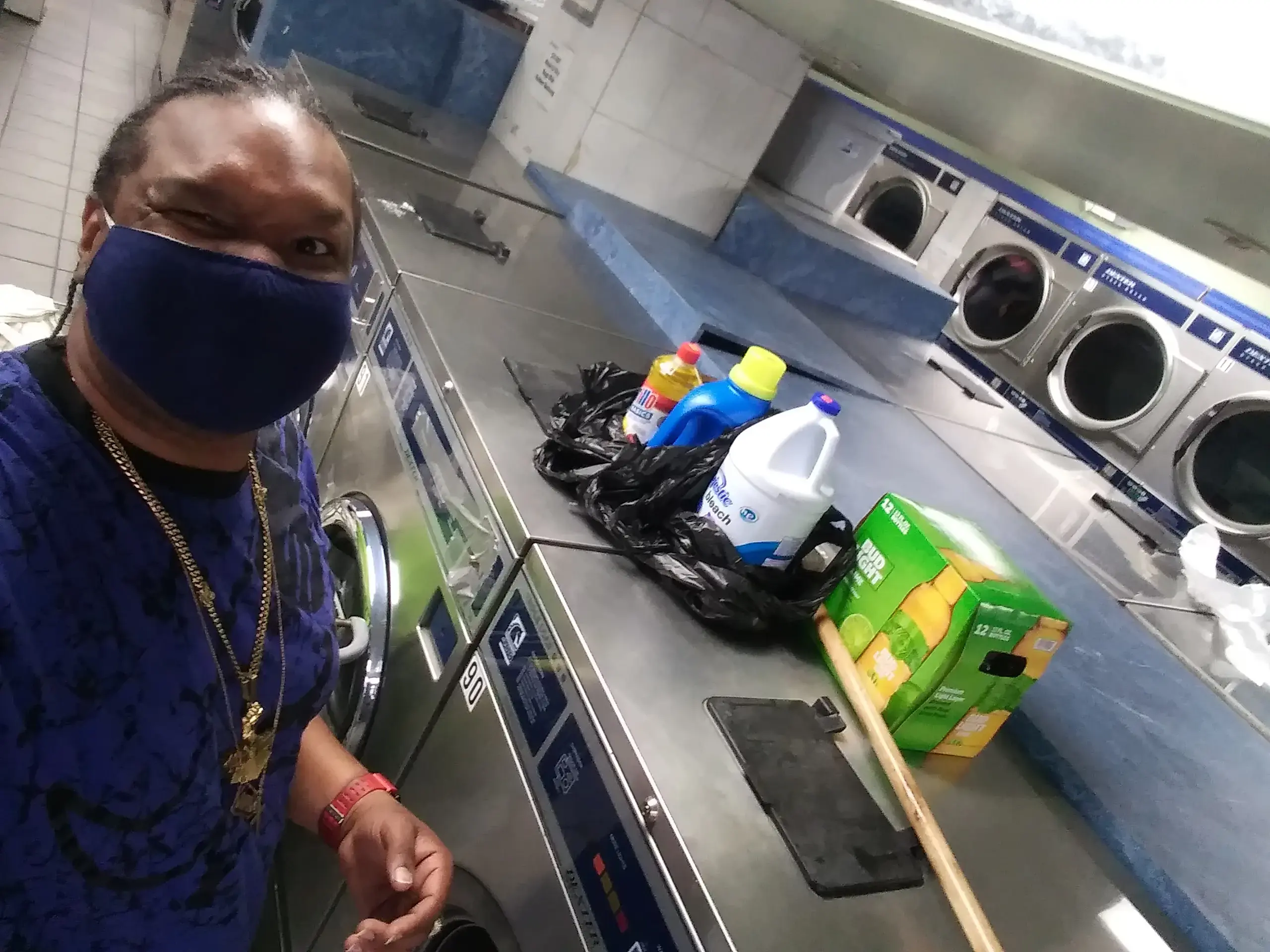 Mama's & Coin Laundry Cleaners thumbnail 2