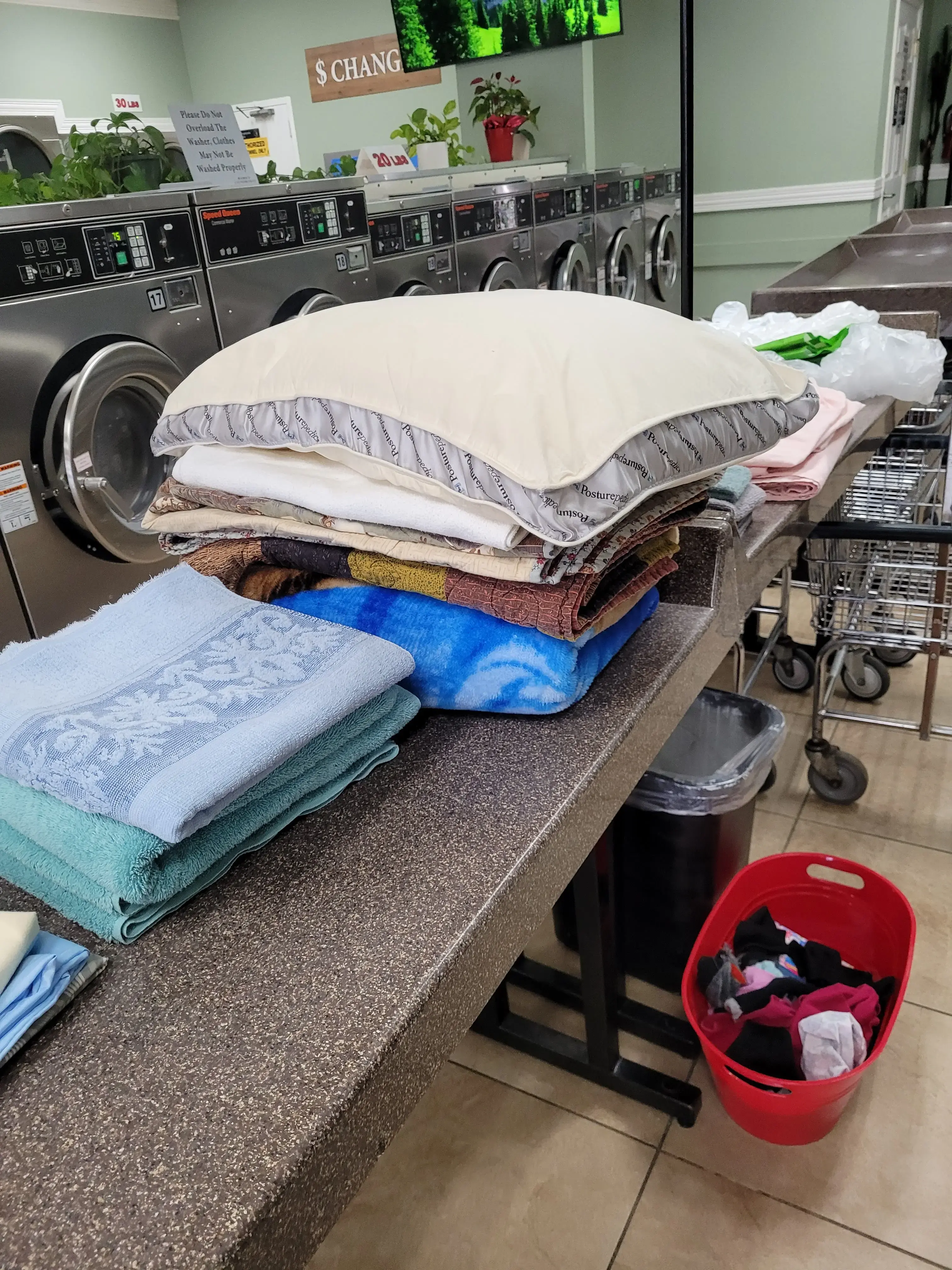 Mama's Laundromat thumbnail 12