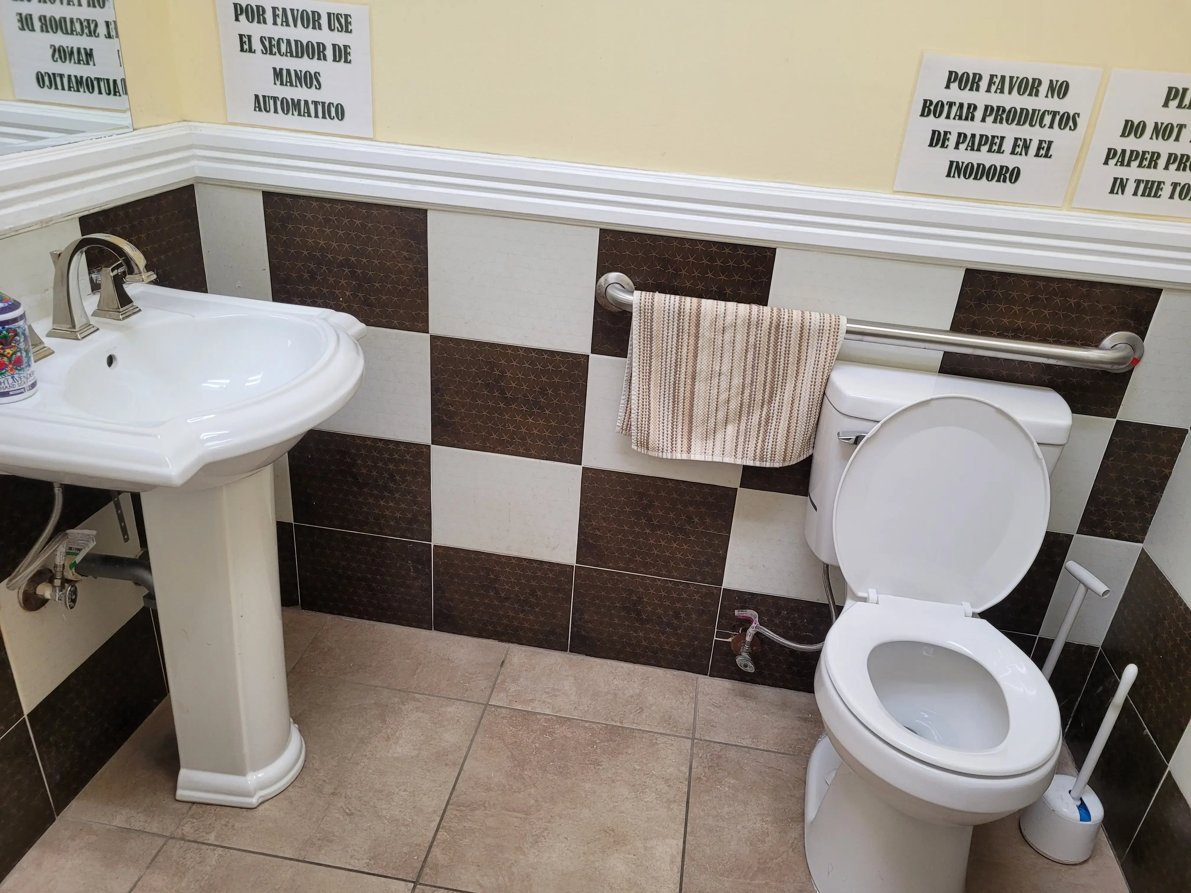 Mama's Laundromat - Image 15