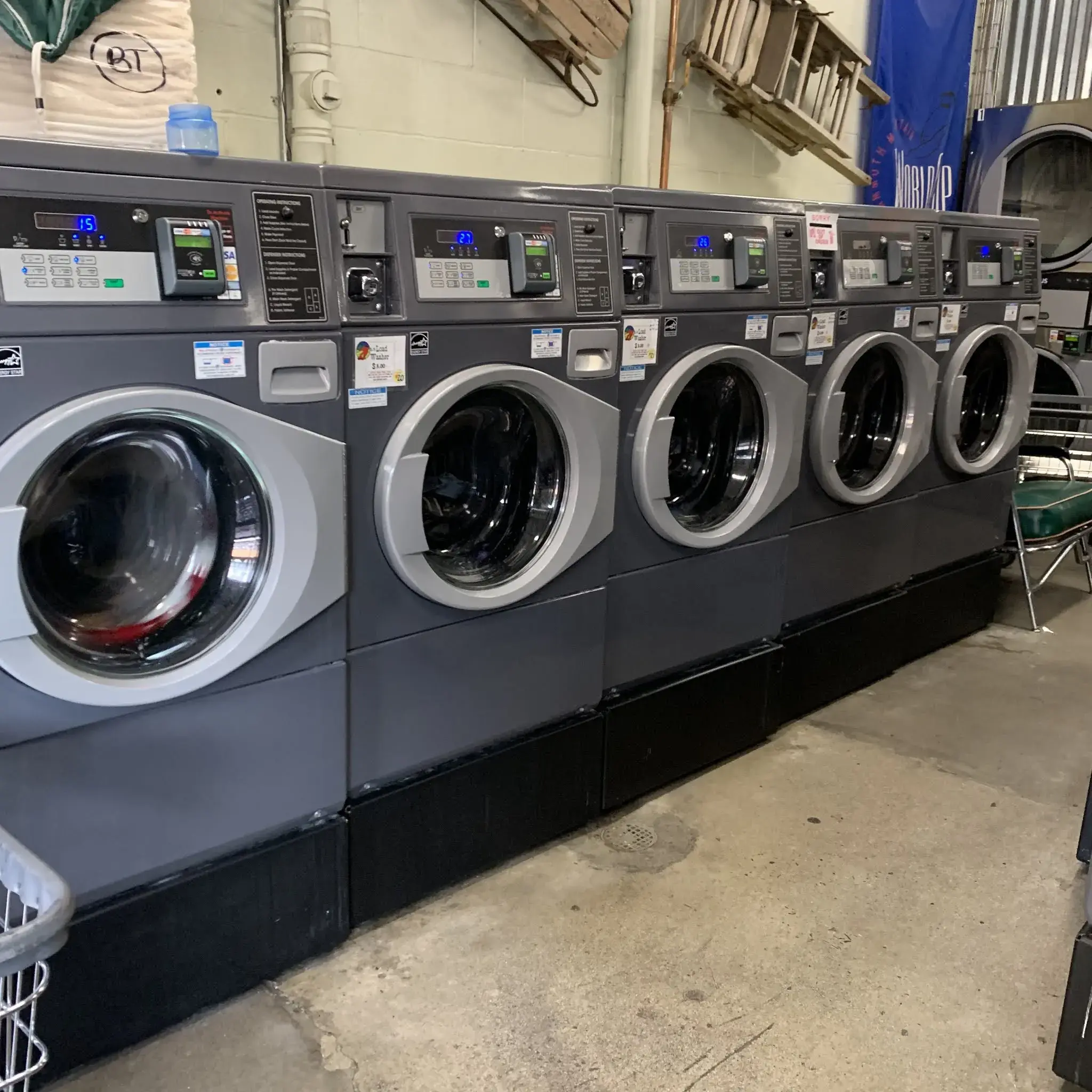 Mammoth Lakes Laundromat - Image 19