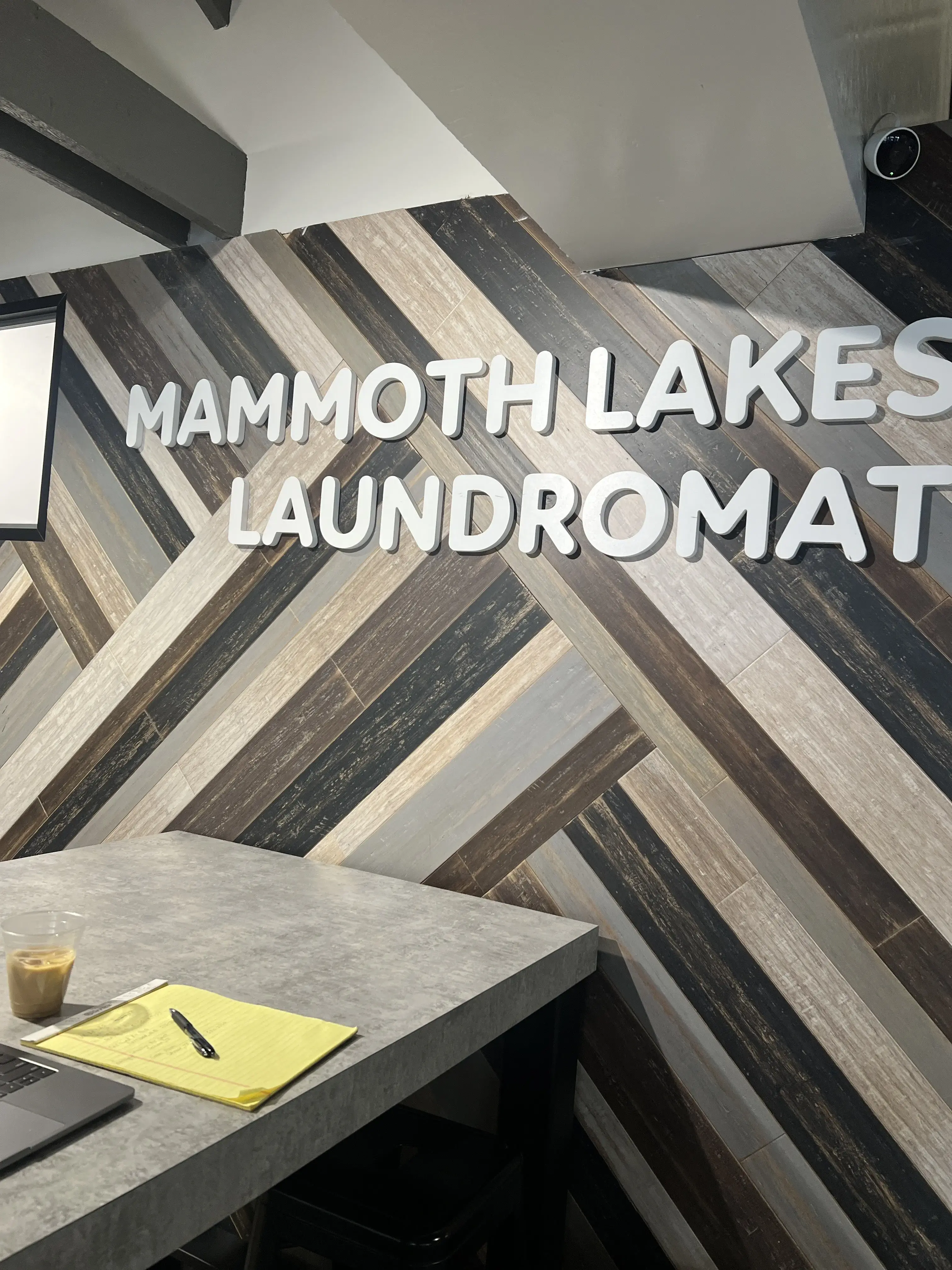 Mammoth Lakes Laundromat - Image 8