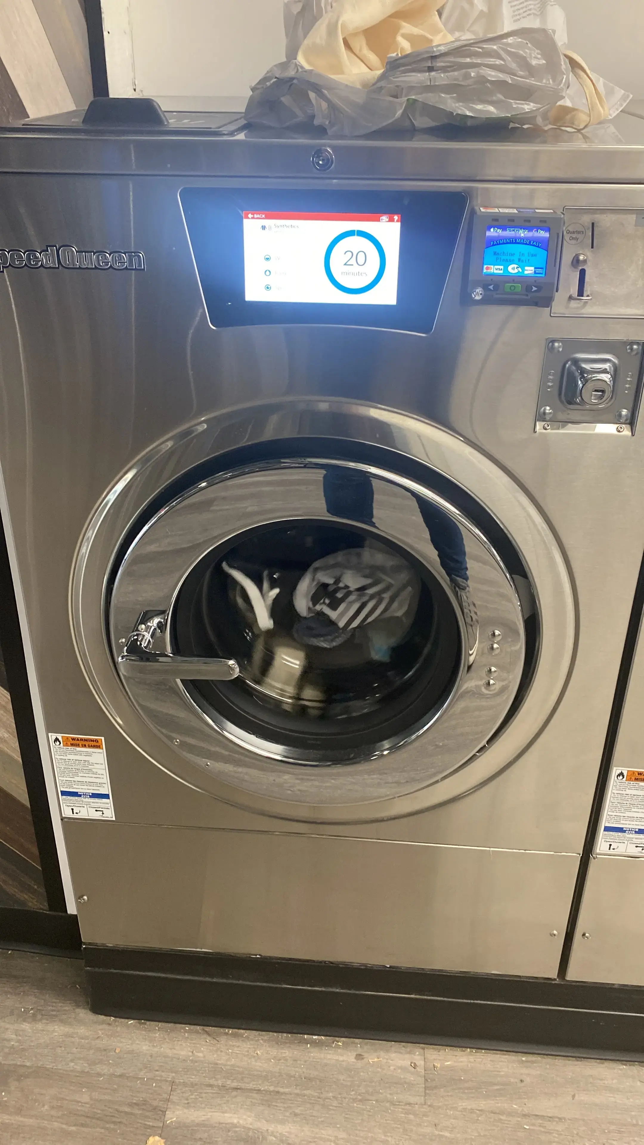 Mammoth Lakes Laundromat - Image 7