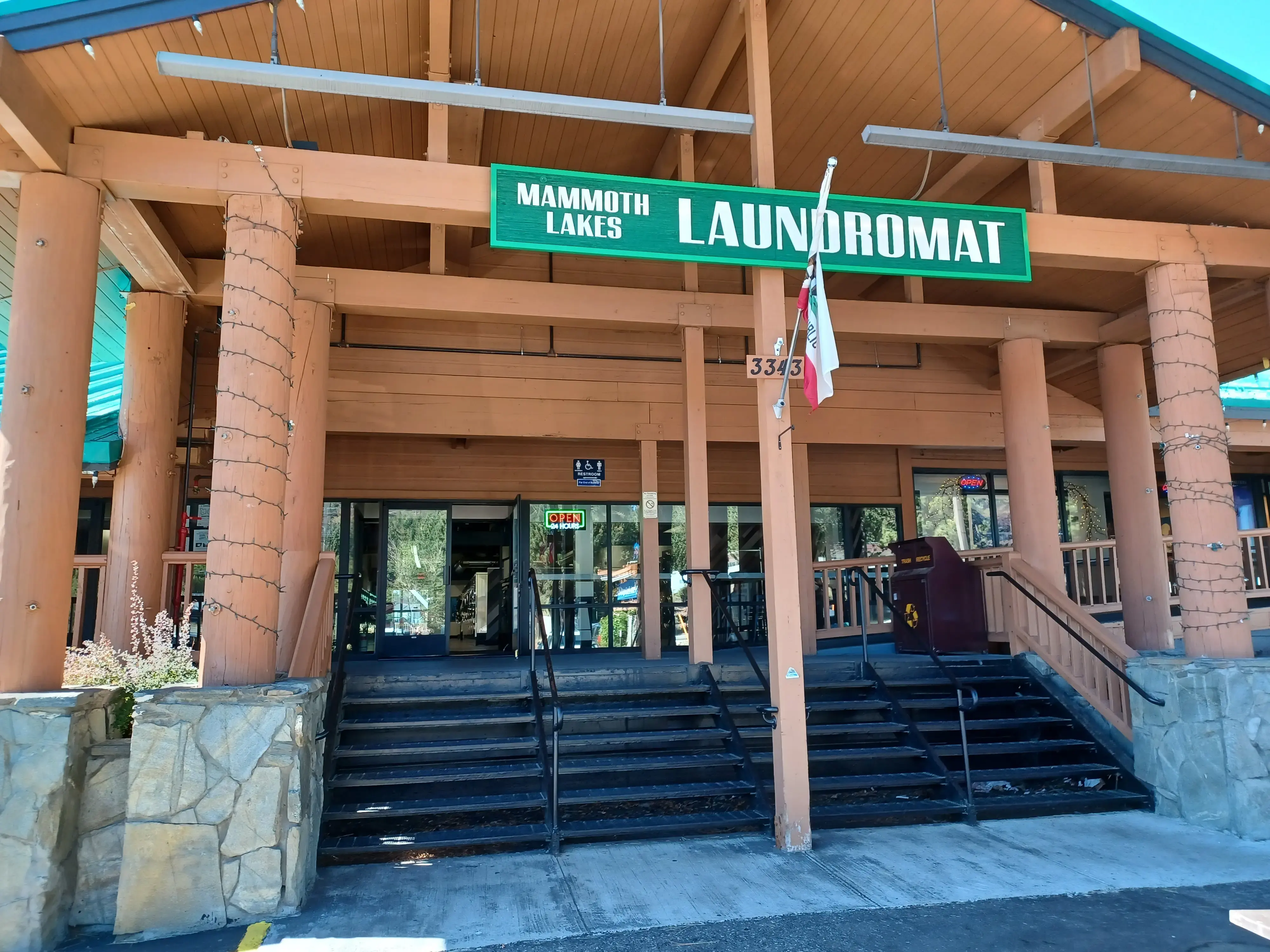 Mammoth Lakes Laundromat - Image 9