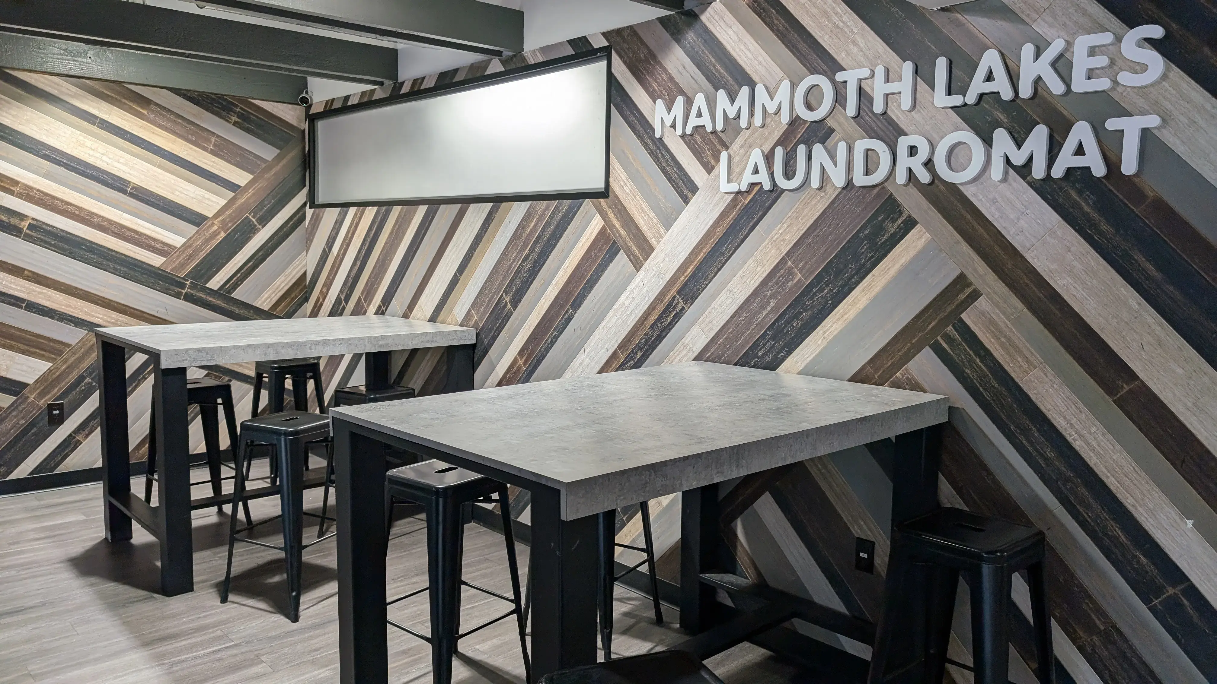 Mammoth Lakes Laundromat - Image 4