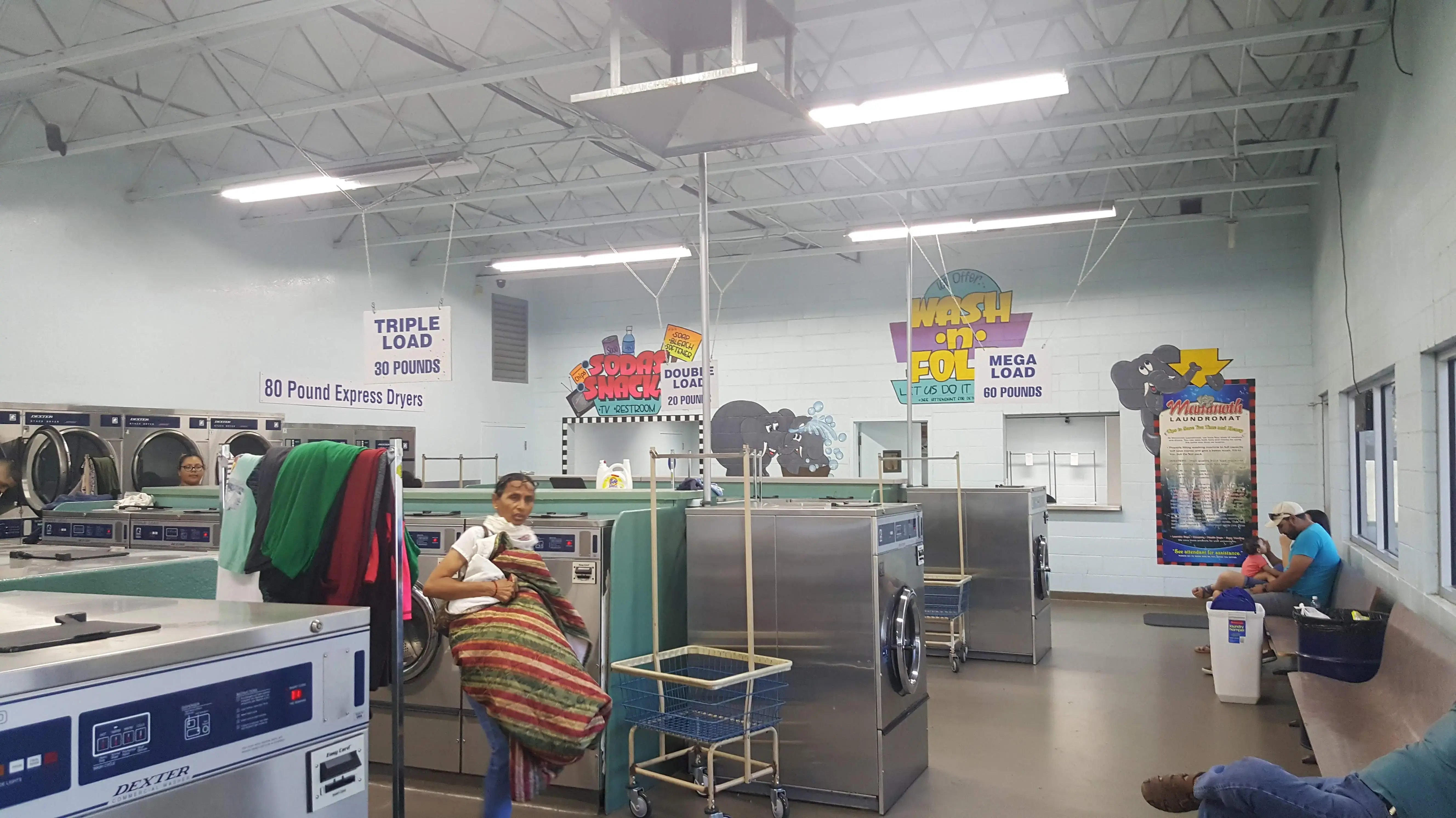 Mammoth Laundromat (7 AM - 10 PM, last wash at 8:45 PM) thumbnail 9