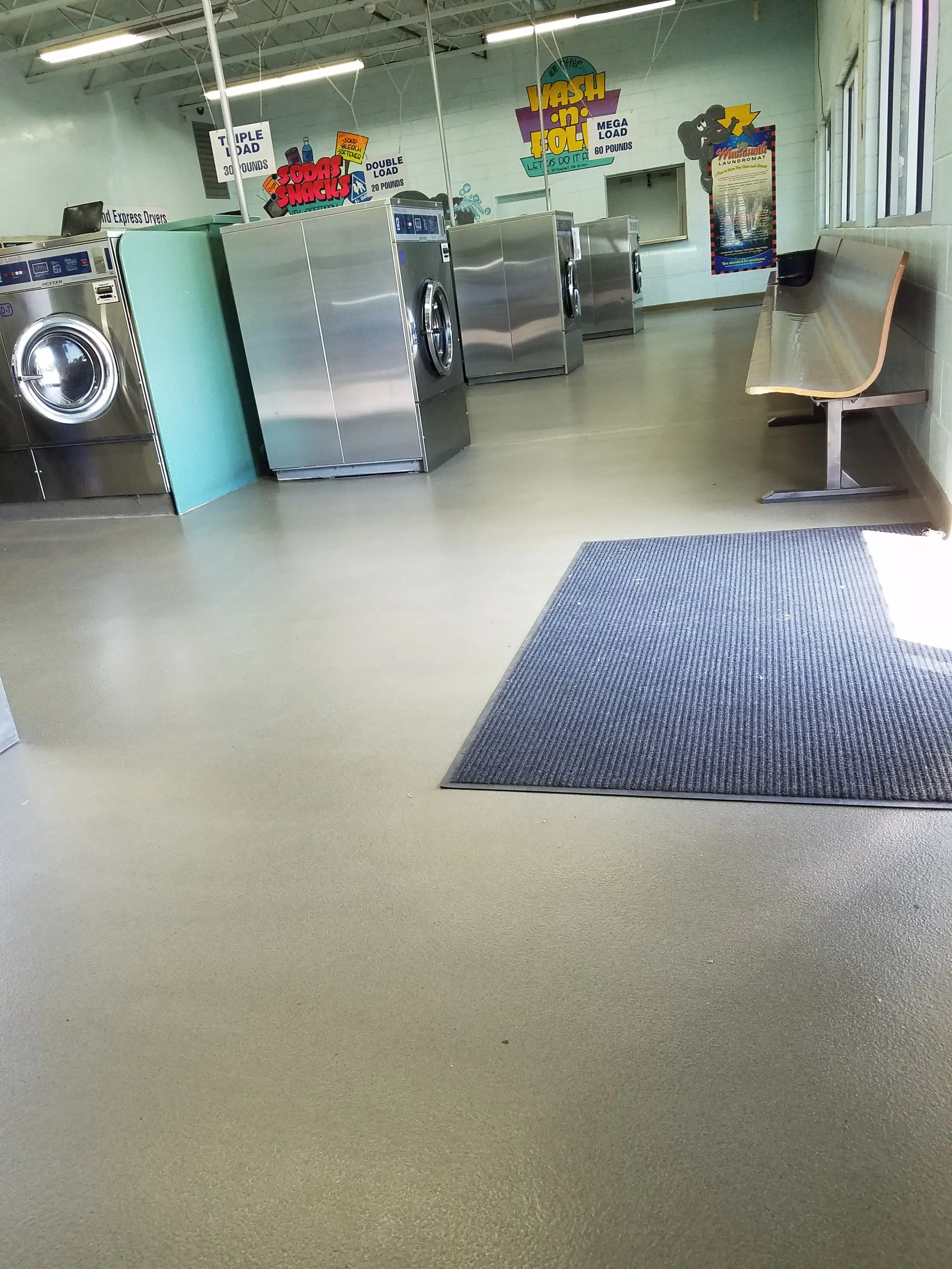 Mammoth Laundromat (7 AM - 10 PM, last wash at 8:45 PM) thumbnail 8