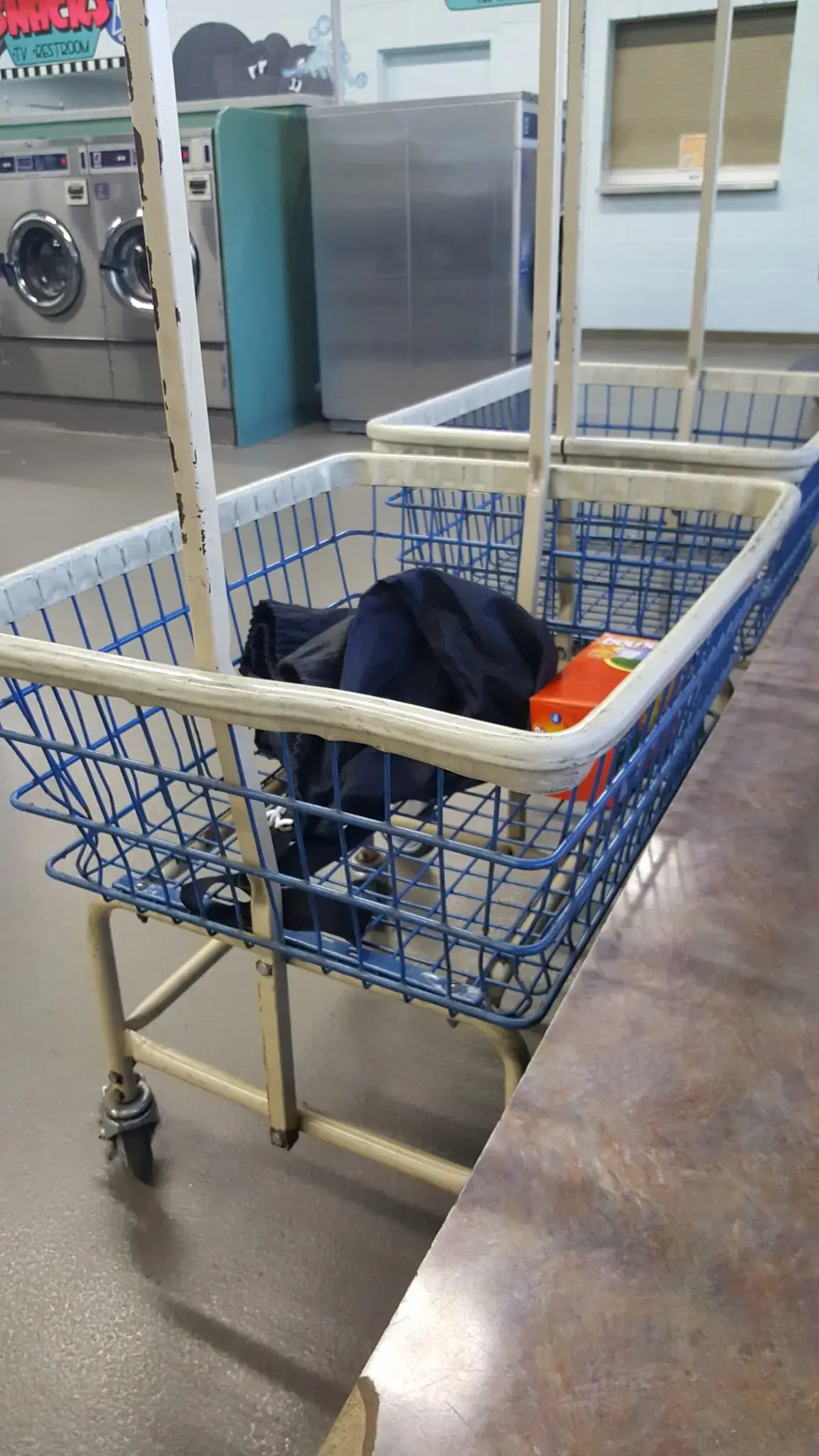 Mammoth Laundromat (7 AM - 10 PM, last wash at 8:45 PM) thumbnail 13