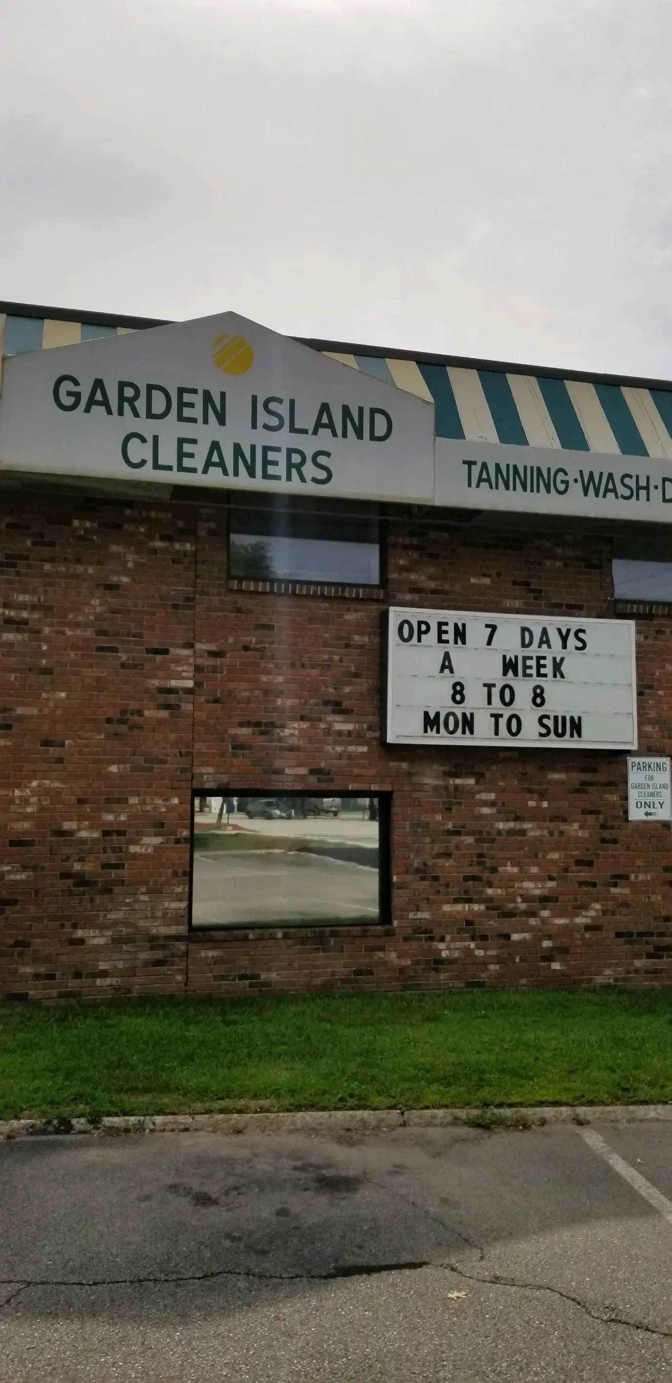 Manchester Laundry Center thumbnail 4