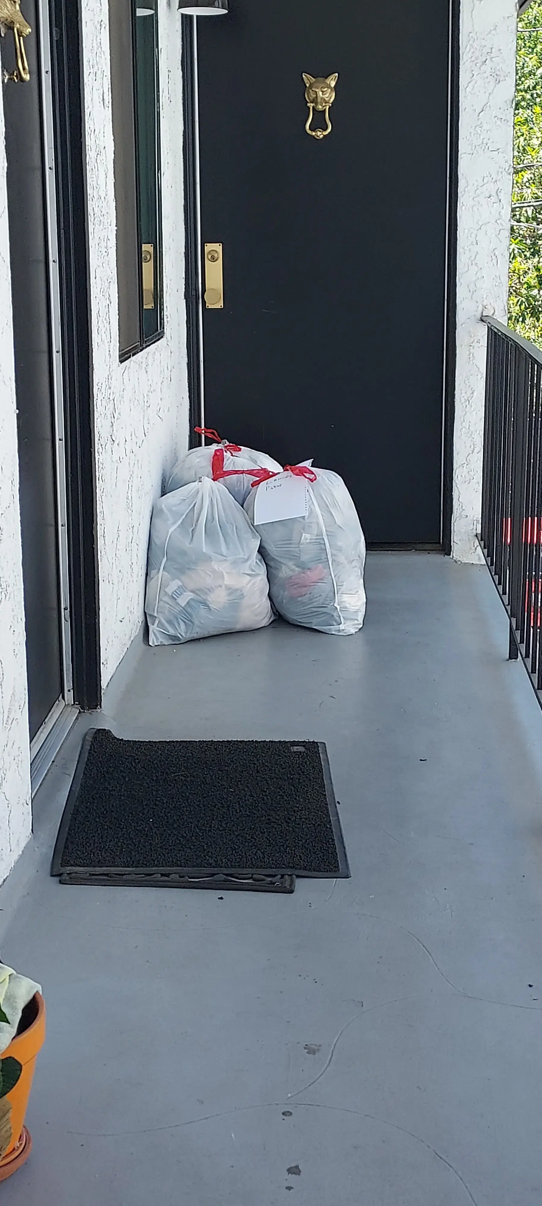 Mandy's Laundry Service - Image 16