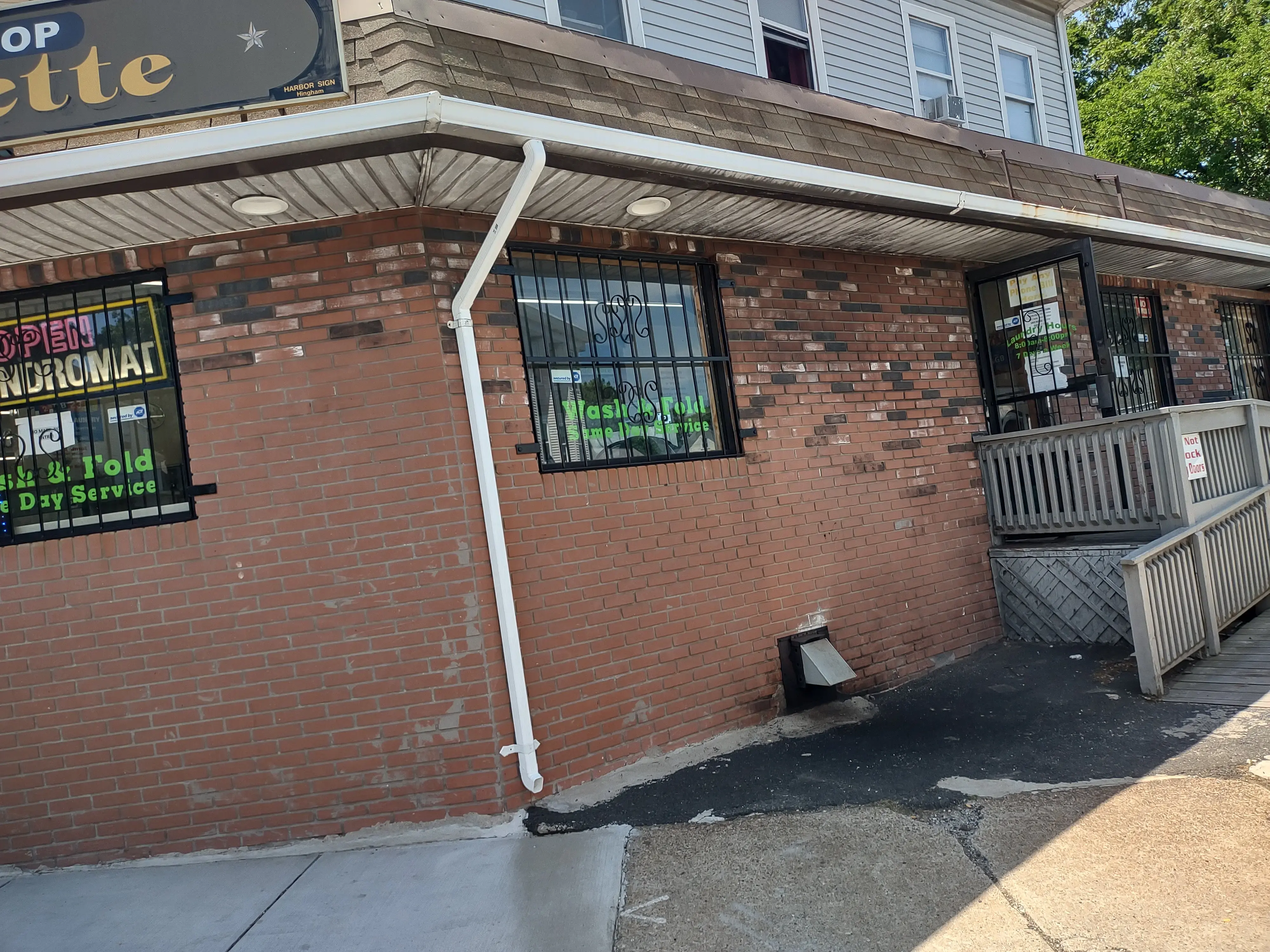 Manny's Laundrette thumbnail 6