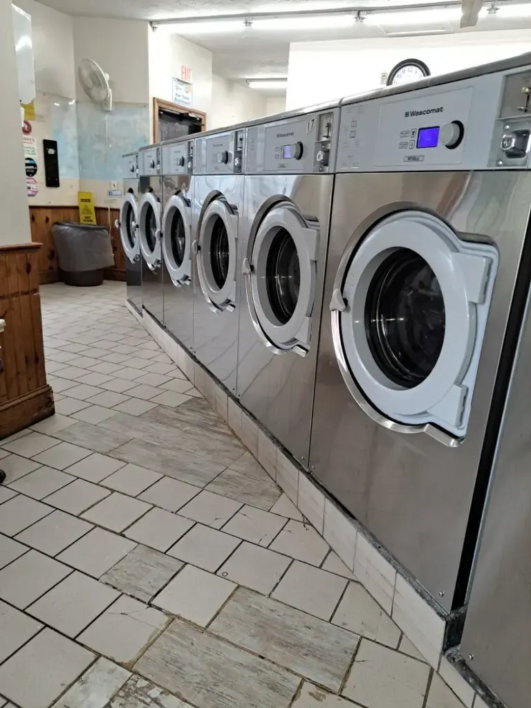 Manny's Laundrette thumbnail 18
