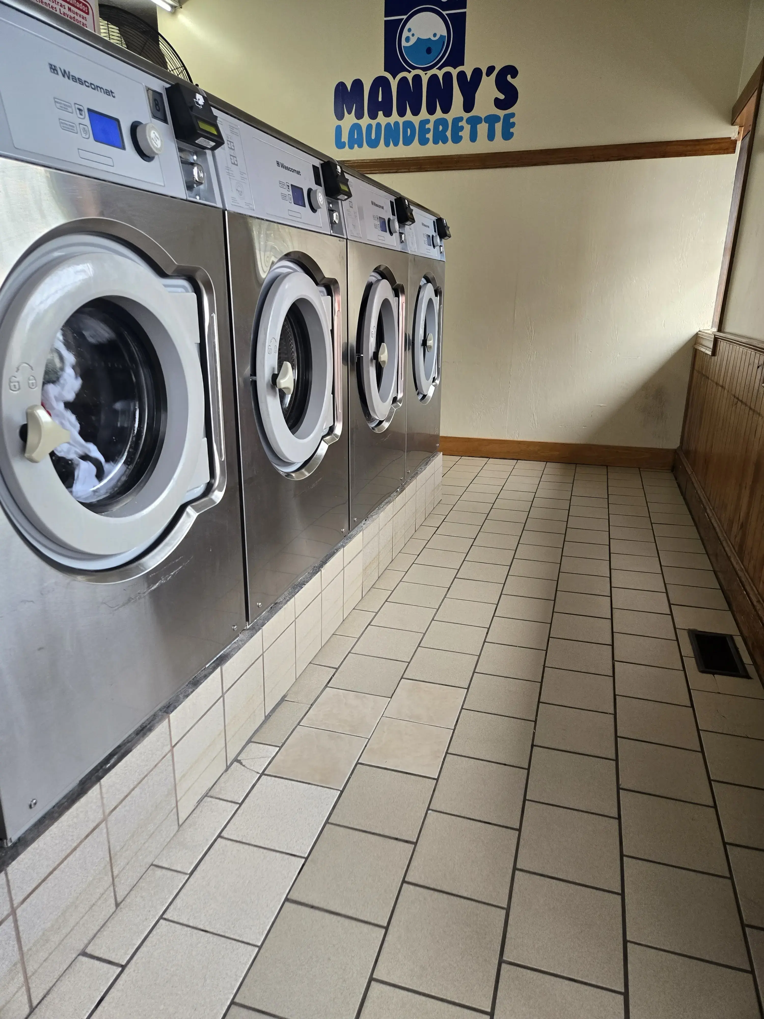 Manny's Laundrette - Image 16