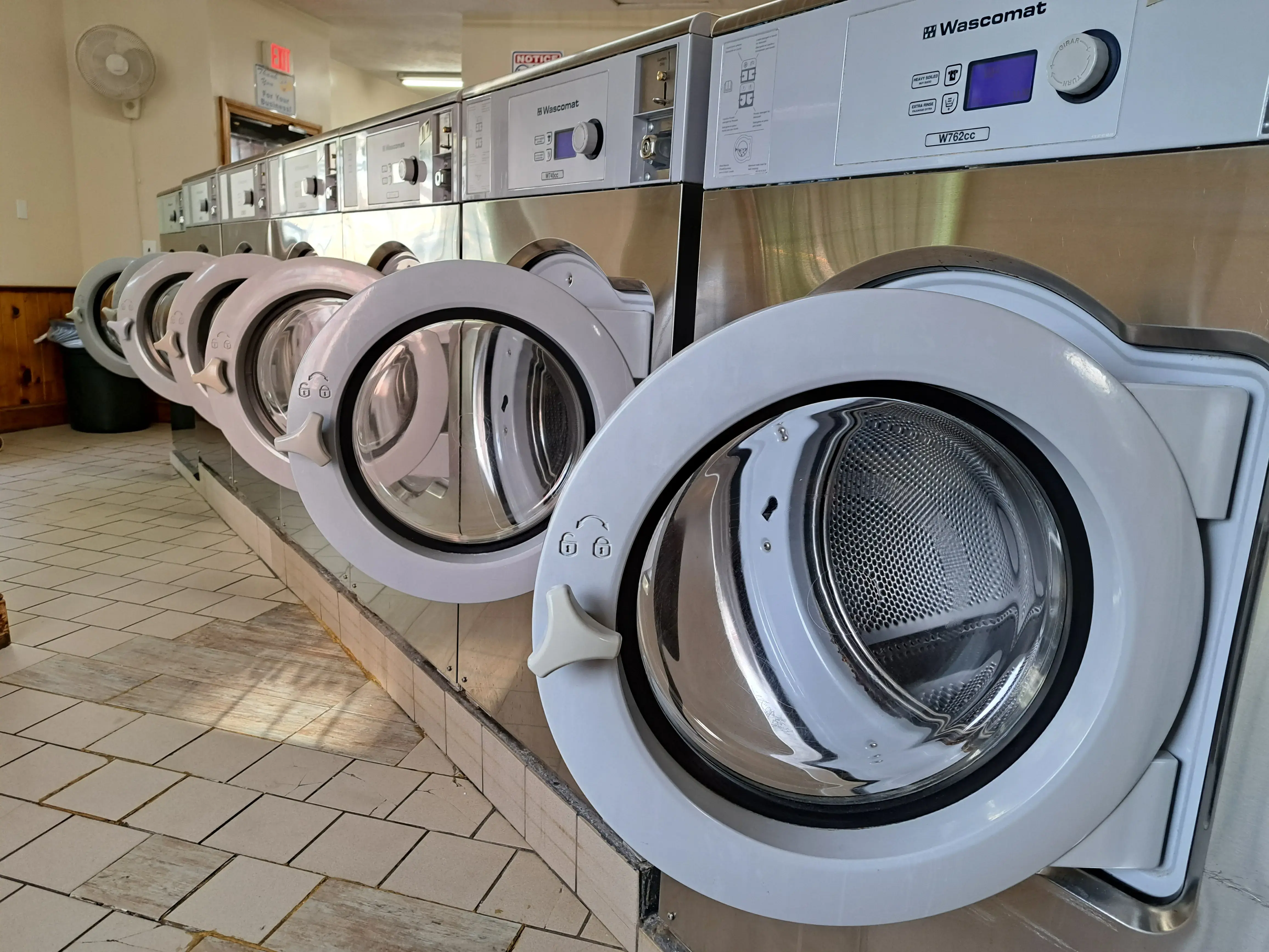 Manny's Laundrette - Image 1