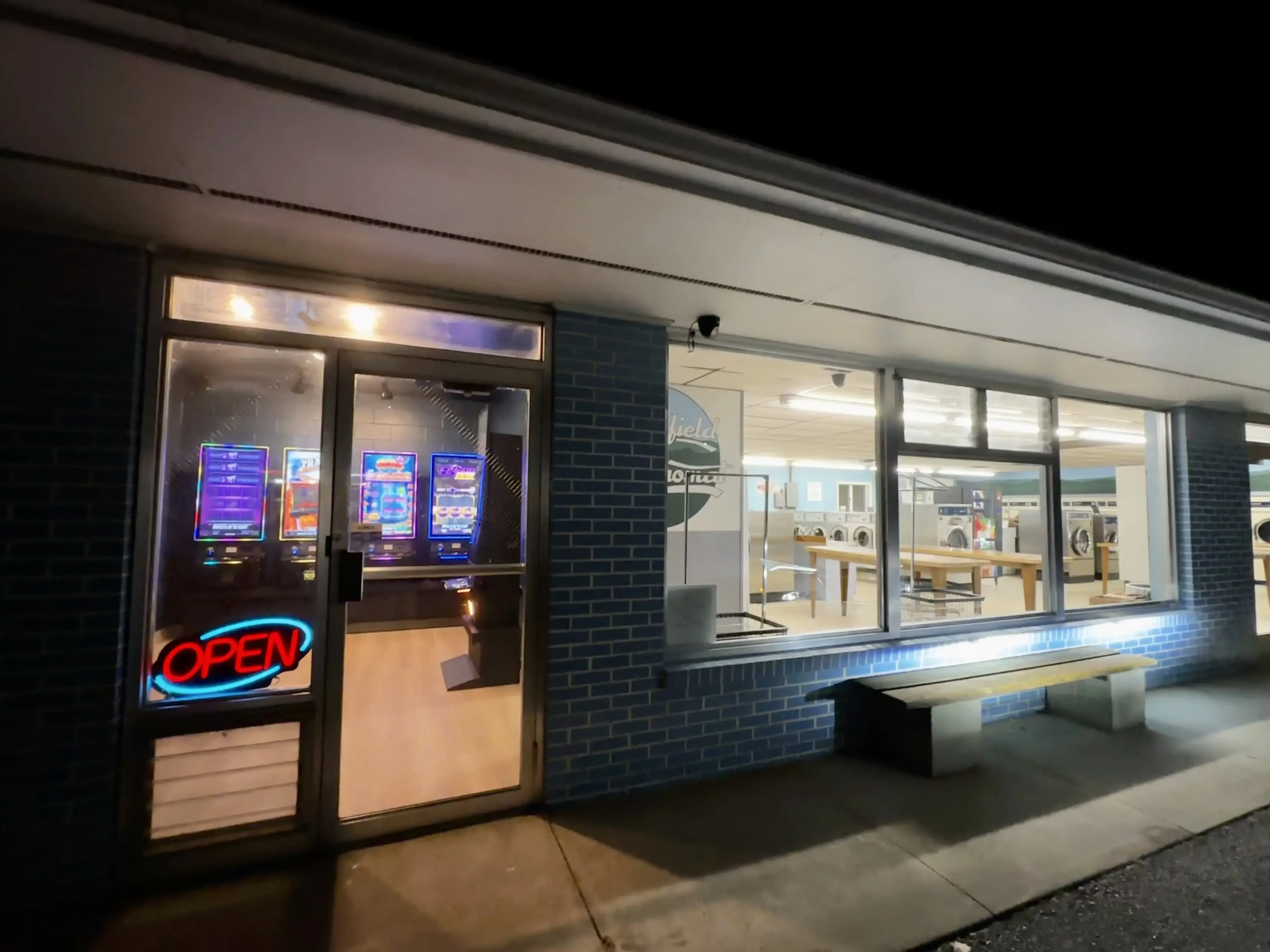 Mansfield Laundromat - Image 5