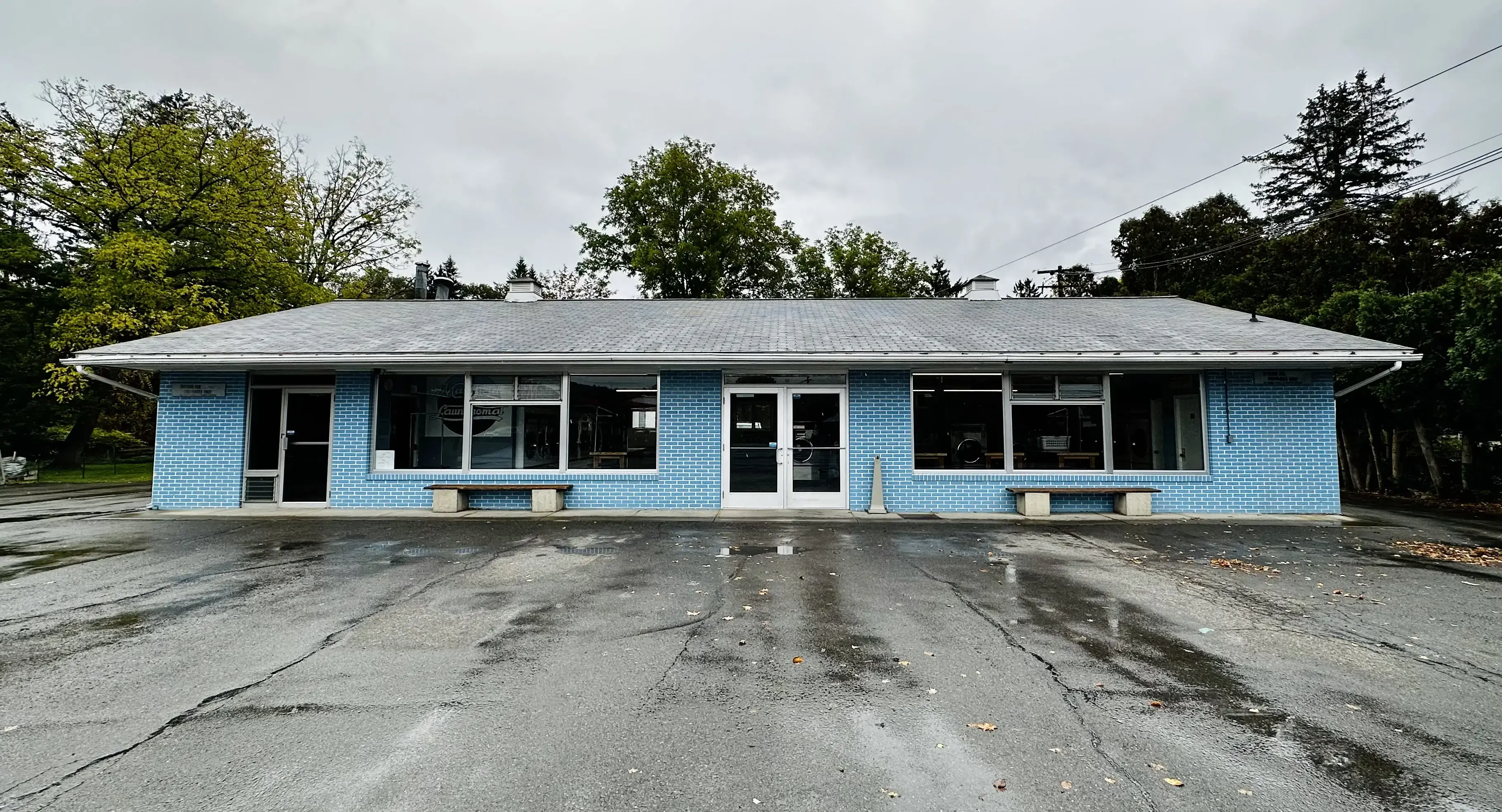 Mansfield Laundromat - Image 1