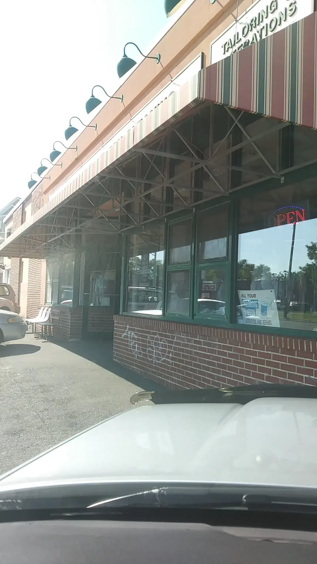 Maple Laundromat dry cleaners and laundry svc tayloring and alterations thumbnail 5