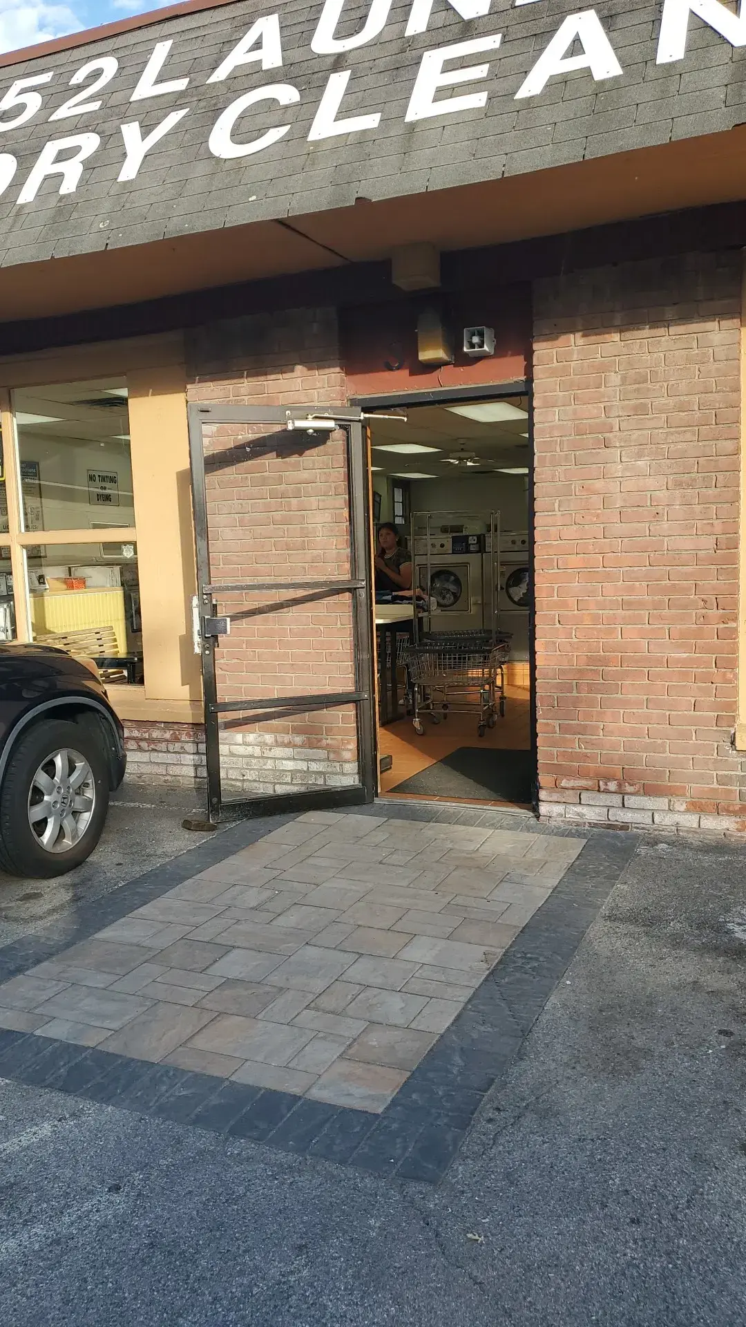 Margaret's Laundromat thumbnail 11