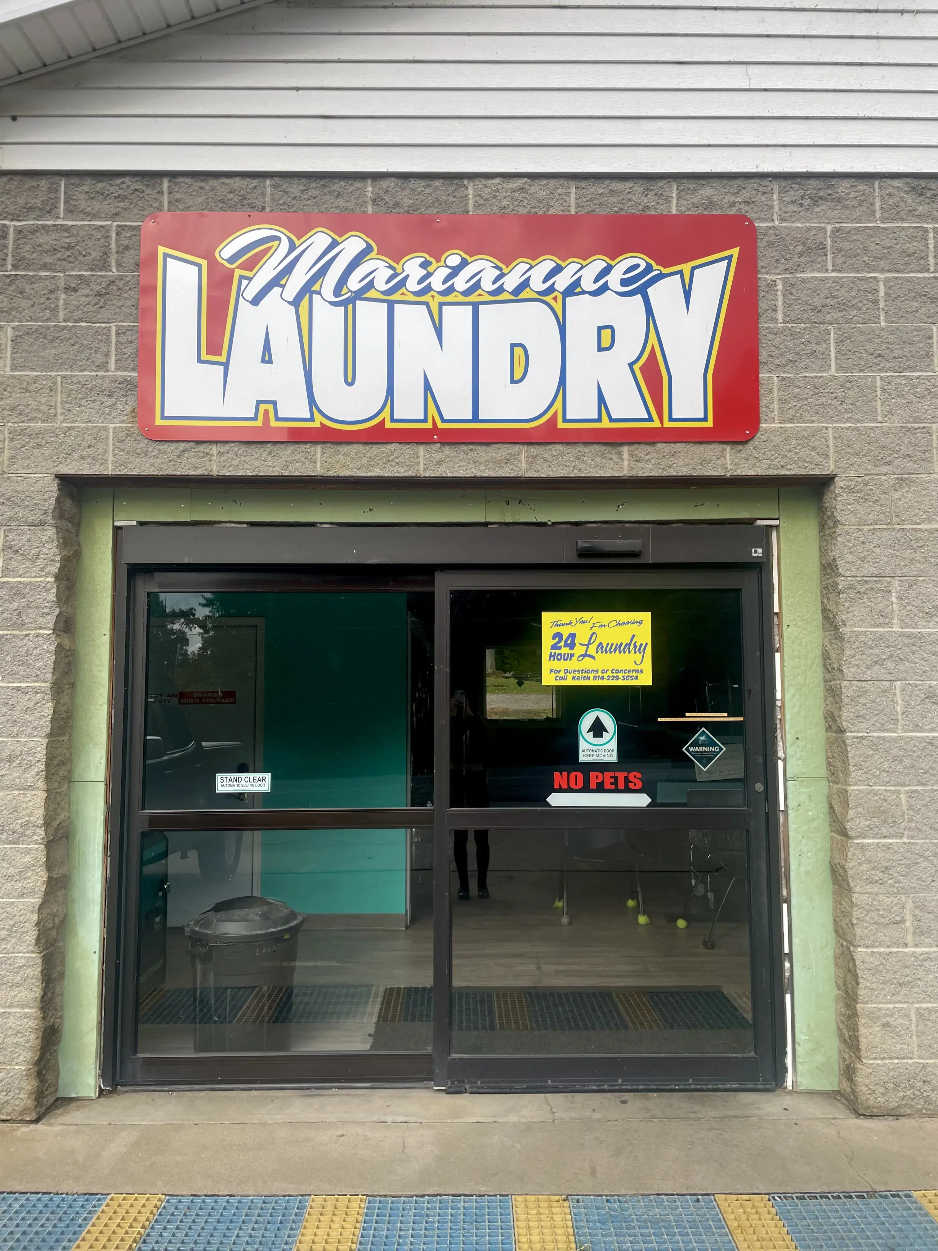 Marianne Laundromat thumbnail 2
