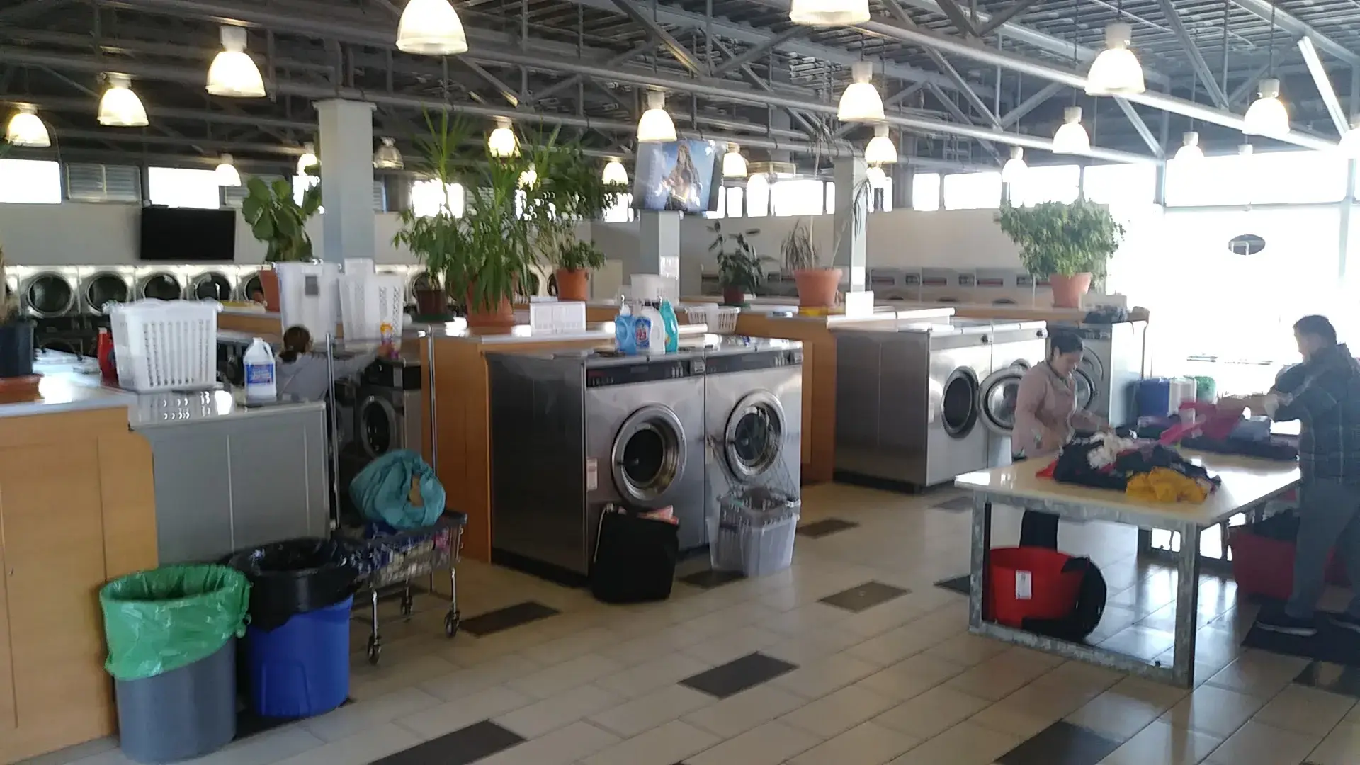 Maria's Wash N' Dry - Image 8