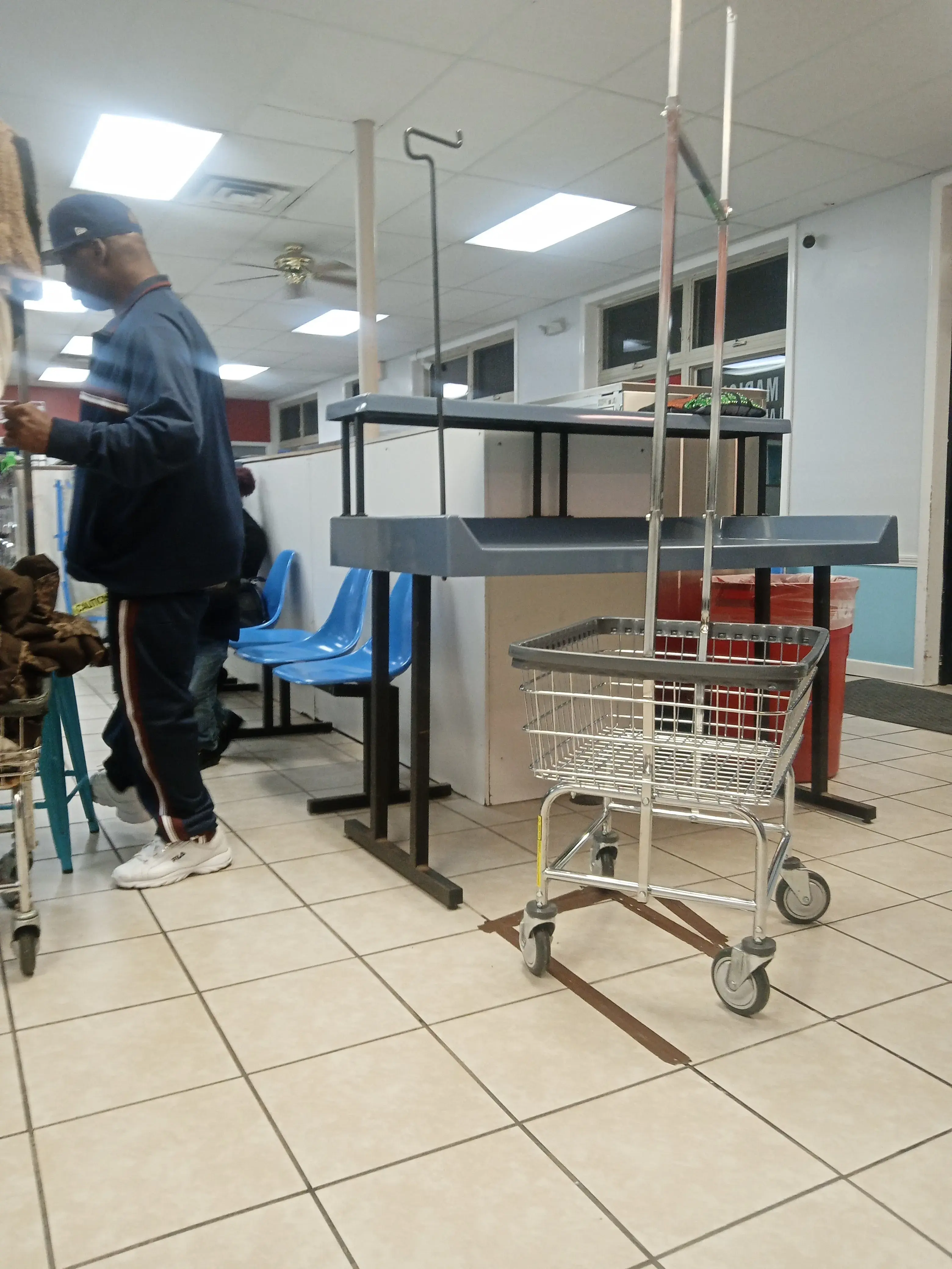Marion Laundromat - Image 12