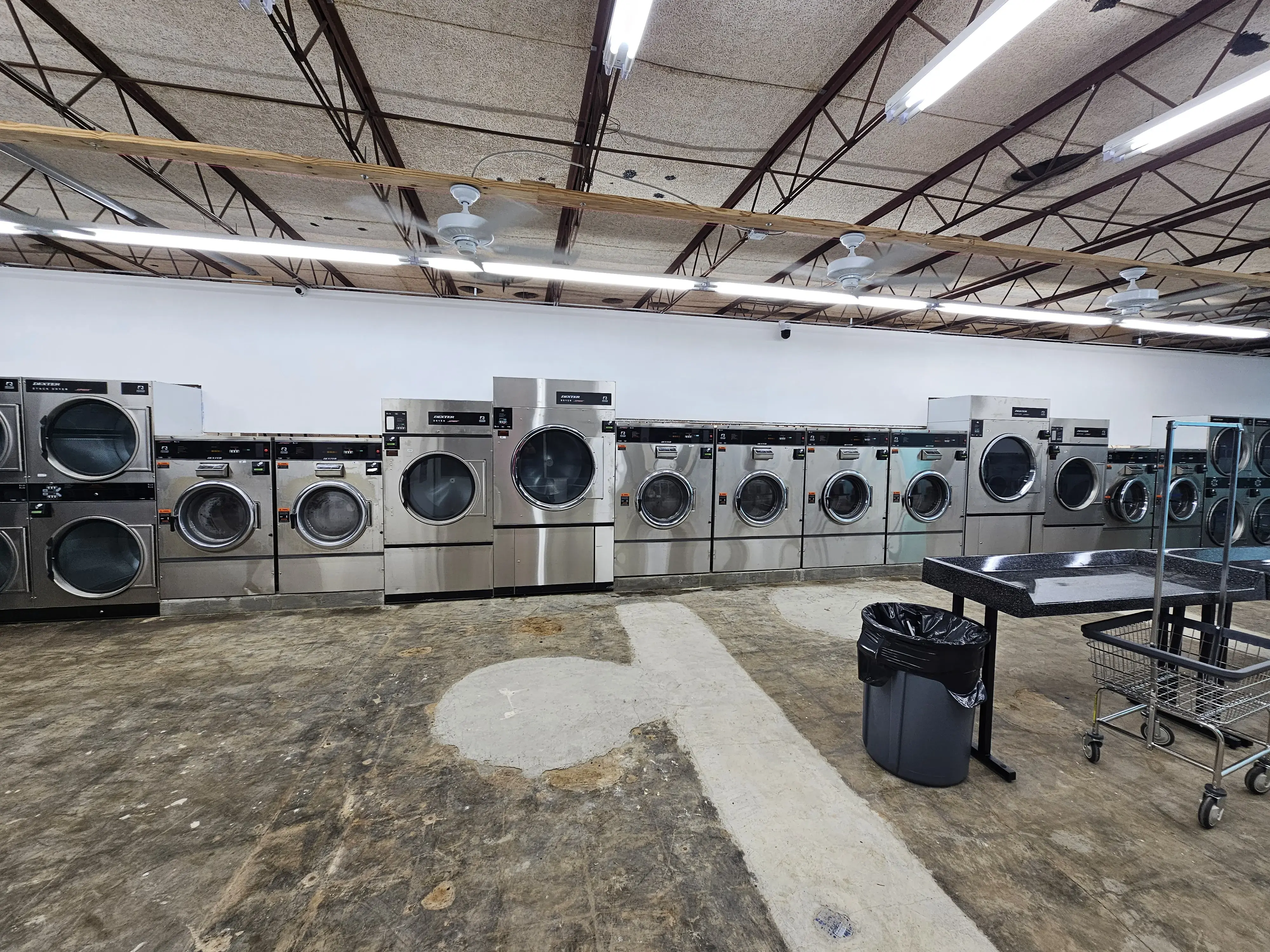 Mark's 24/7 Laundromats thumbnail 5