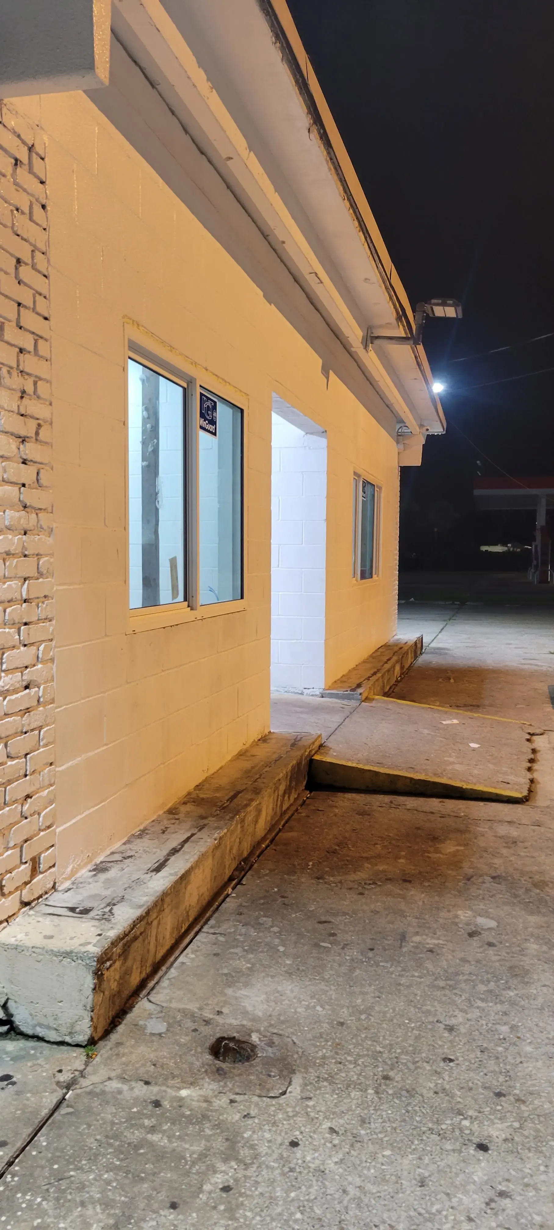Mark's 24/7 Laundromats thumbnail 12