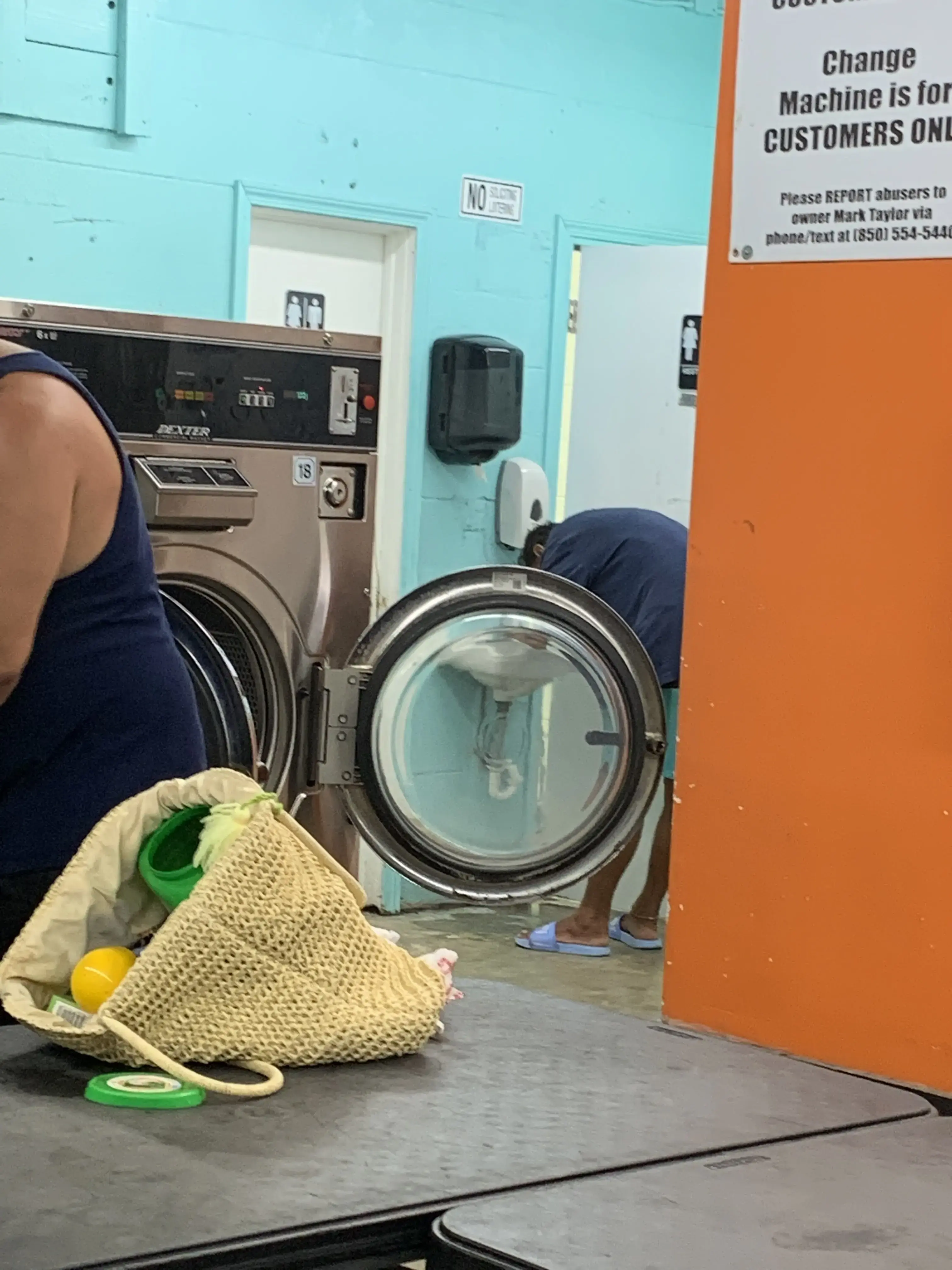Mark's 24/7 Laundromats thumbnail 10