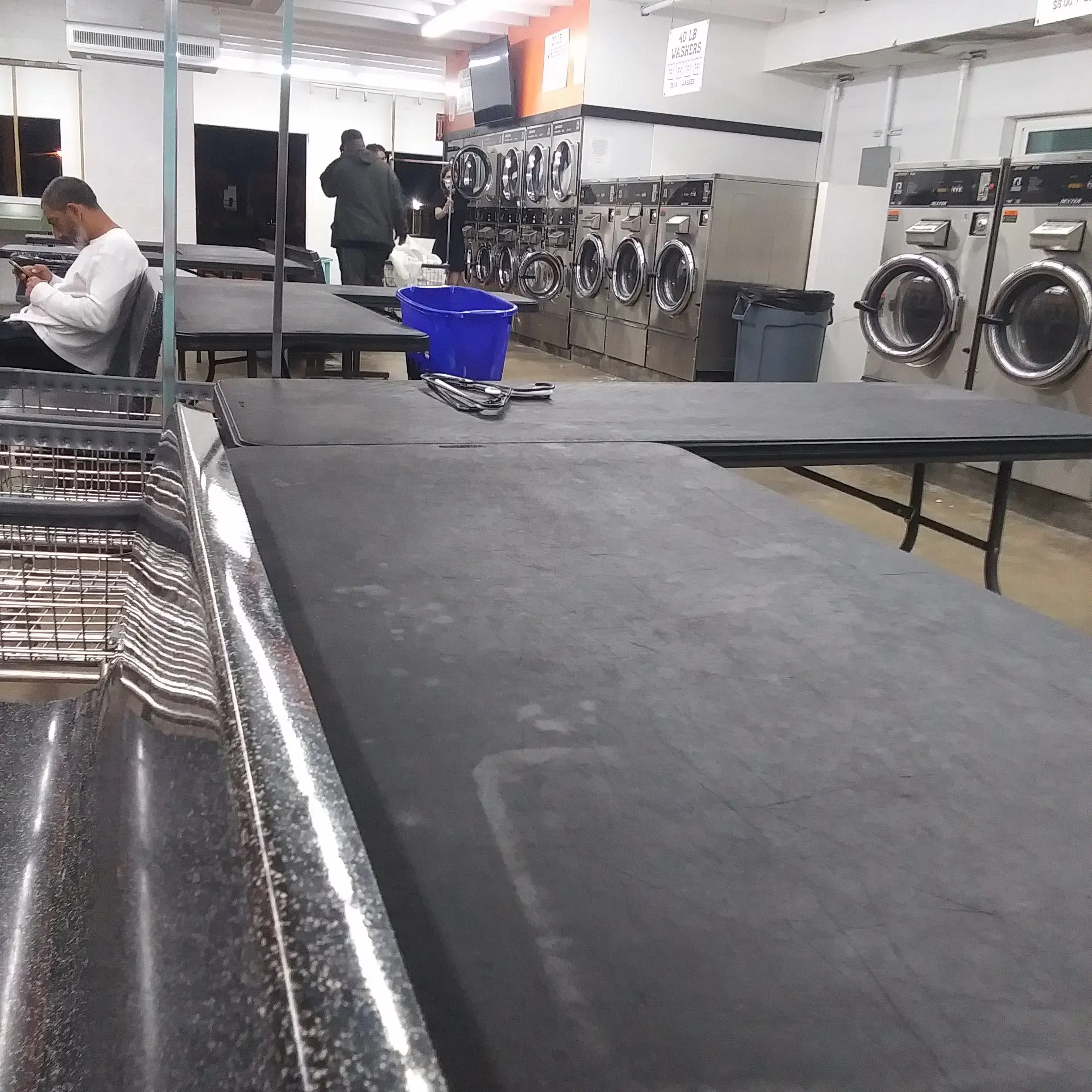 Mark's 24/7 Laundromats thumbnail 6