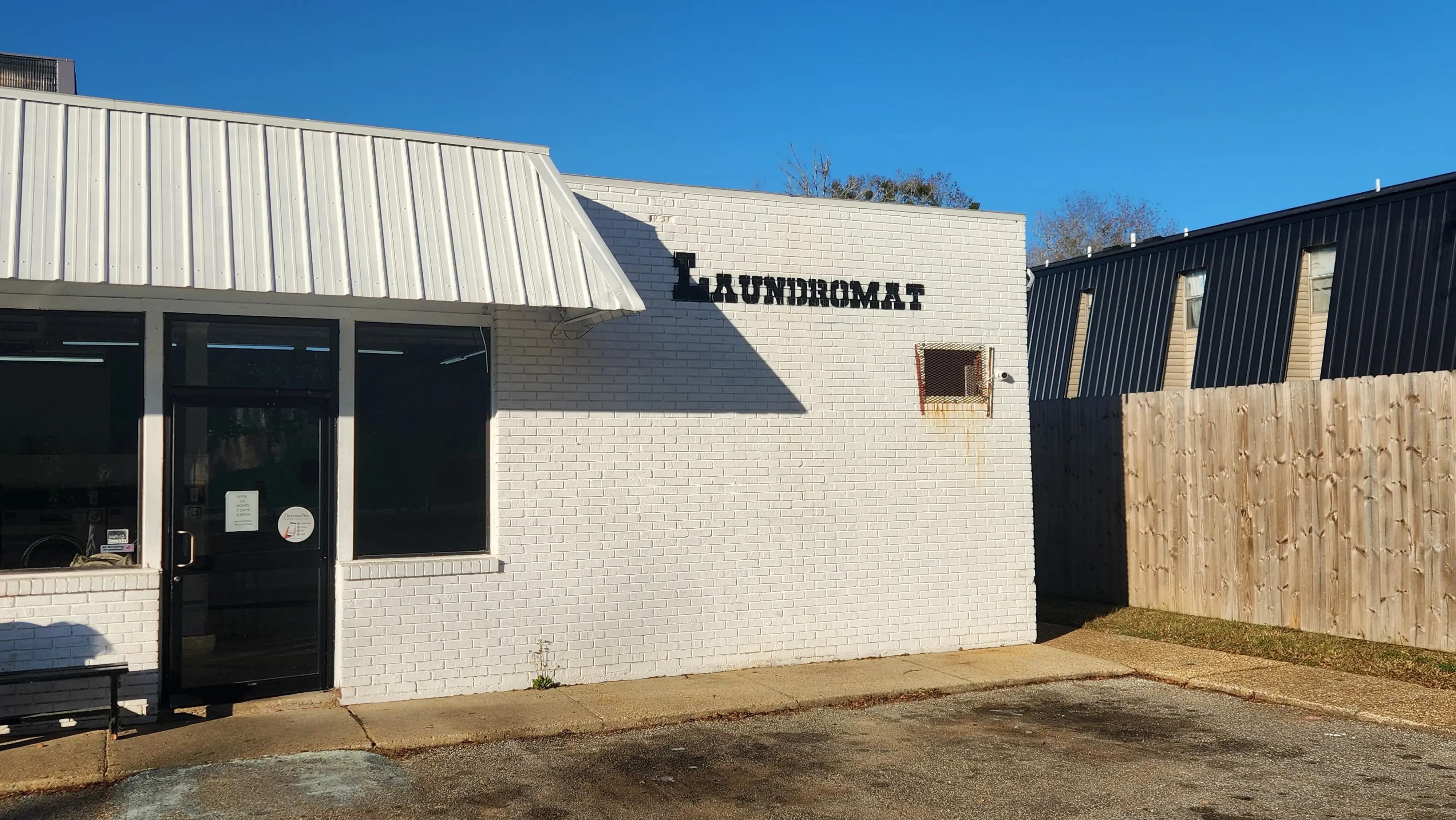 Mark's 24/7 Laundromats thumbnail 4