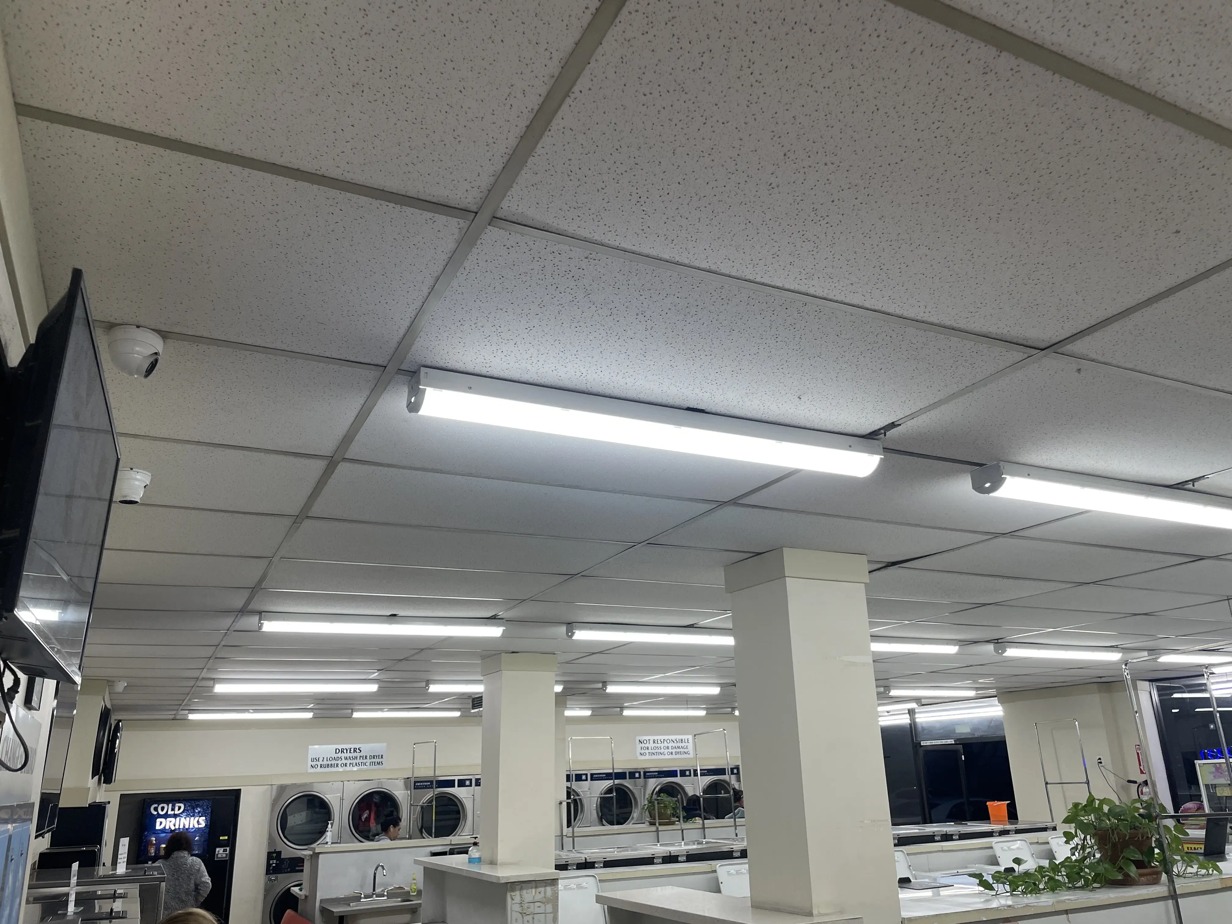 Martin Coin Laundry - Image 11