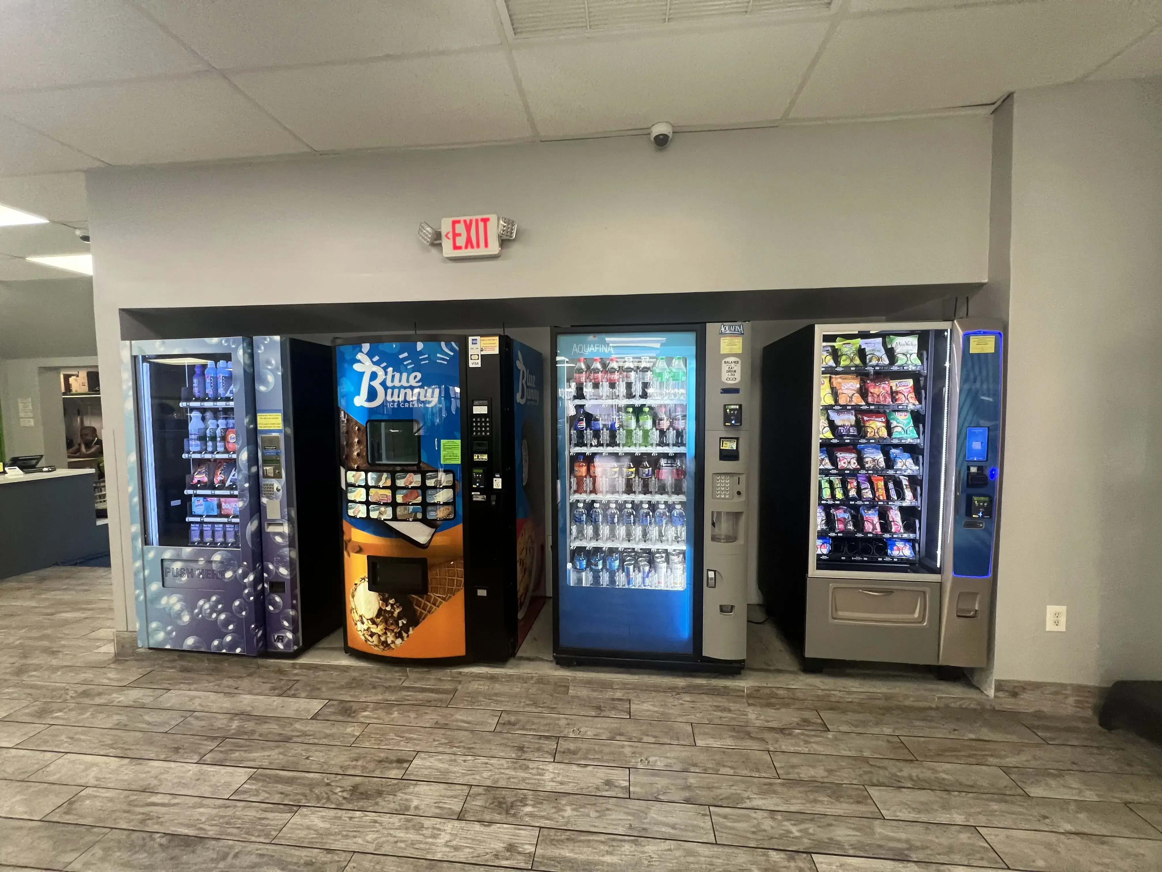 Mary's Laundromart - Image 6