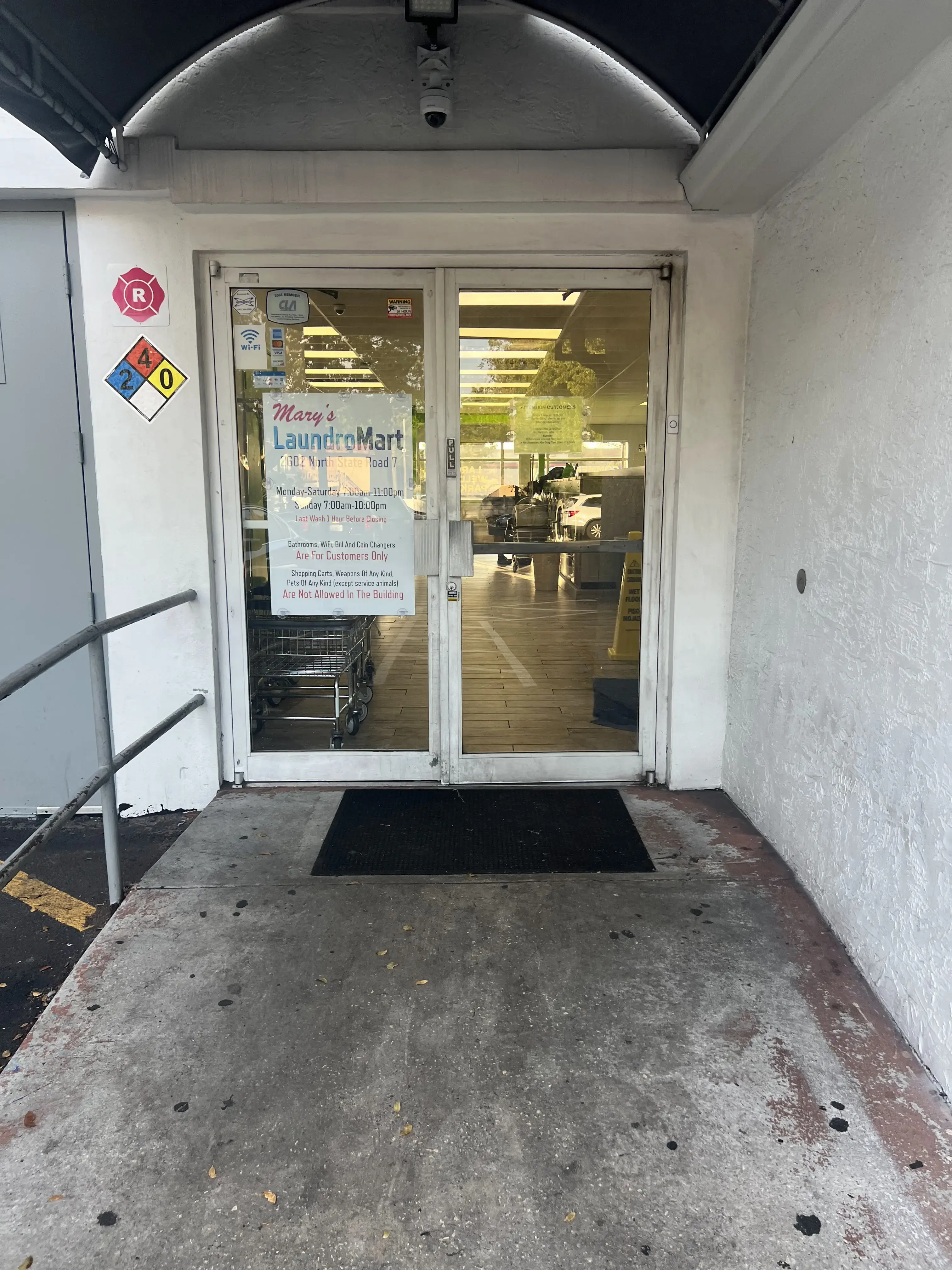 Mary's Laundromart - Image 12