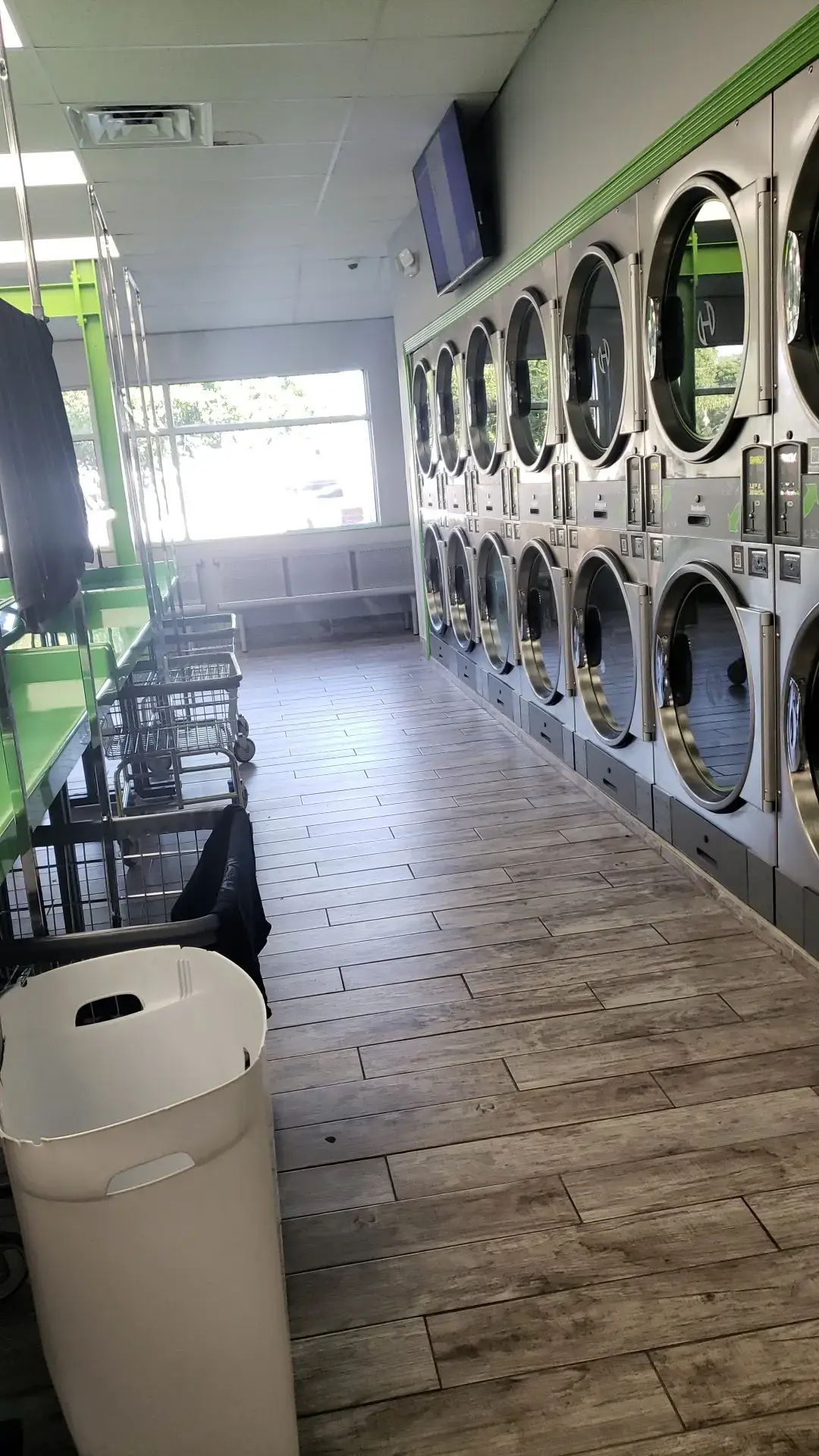 Mary's Laundromart - Image 4