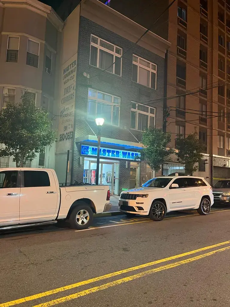 Master Wash Laundromat - Image 10