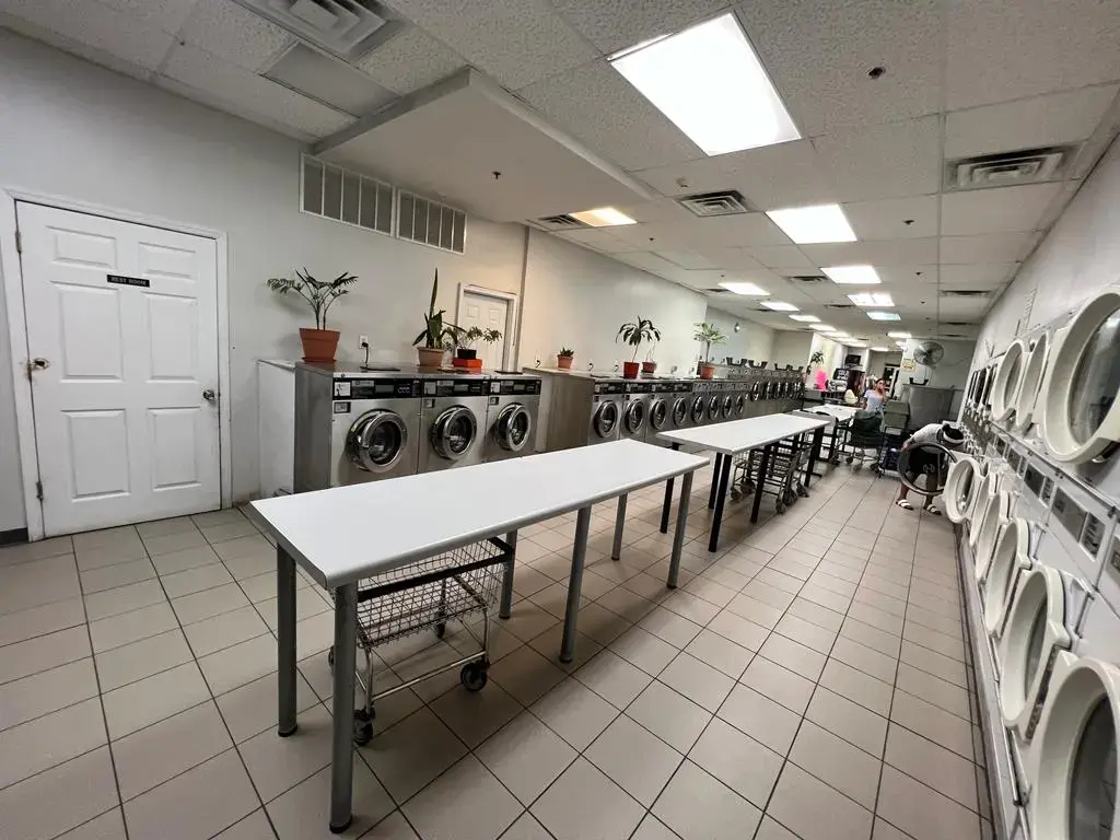Master Wash Laundromat - Image 2