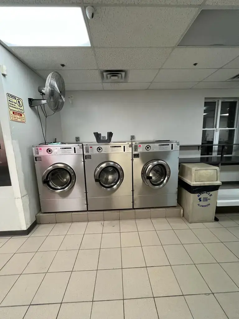 Master Wash Laundromat thumbnail 12