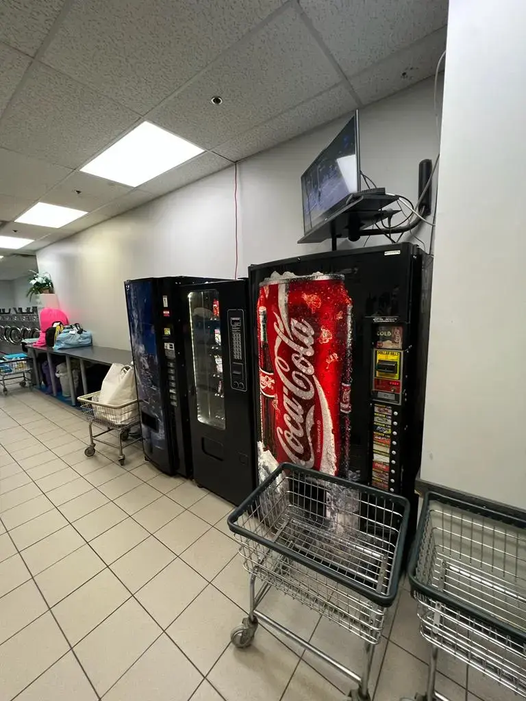Master Wash Laundromat - Image 4