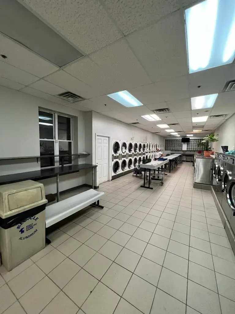 Master Wash Laundromat - Image 5