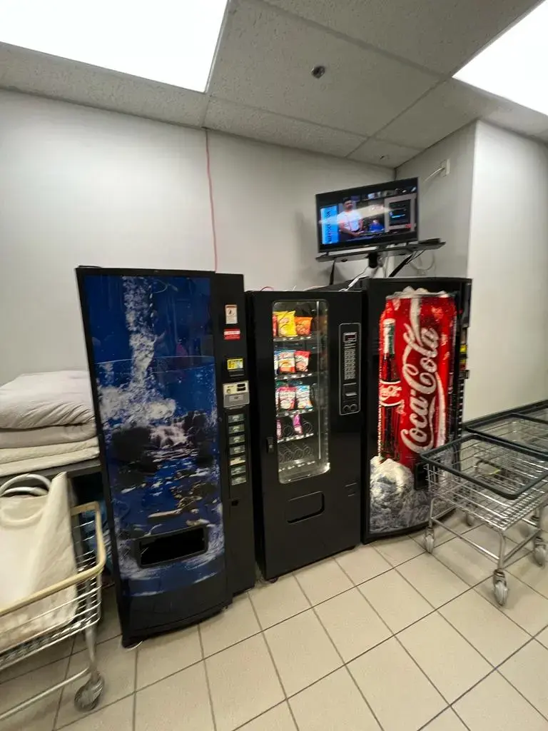 Master Wash Laundromat thumbnail 11