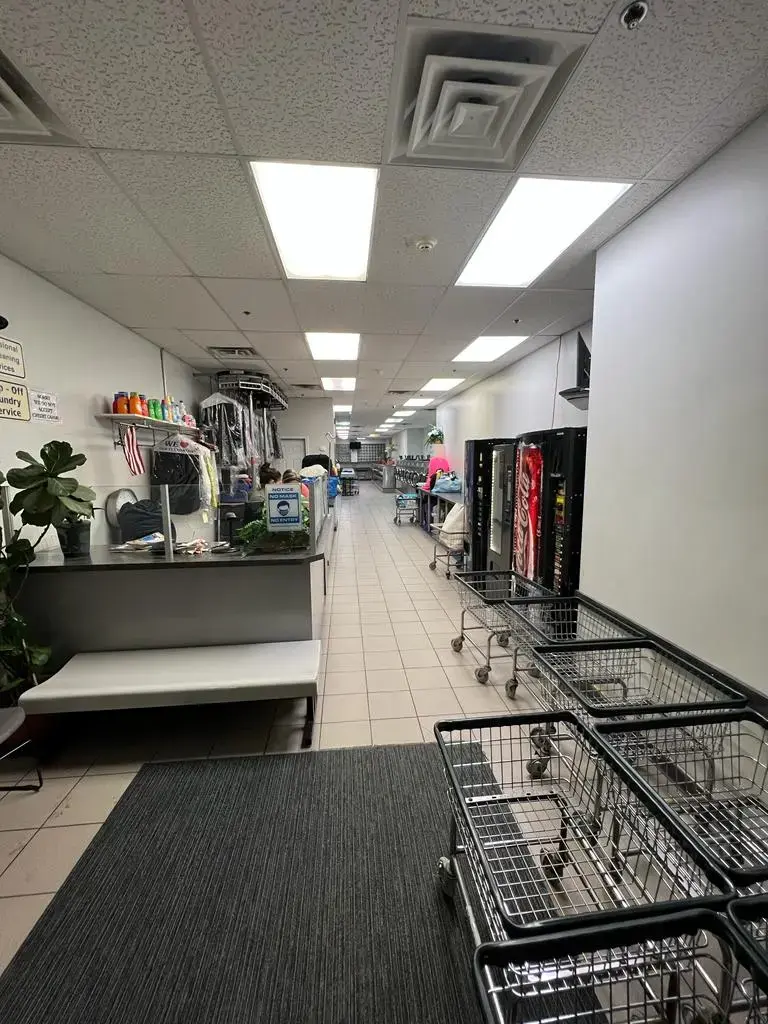 Master Wash Laundromat thumbnail 8