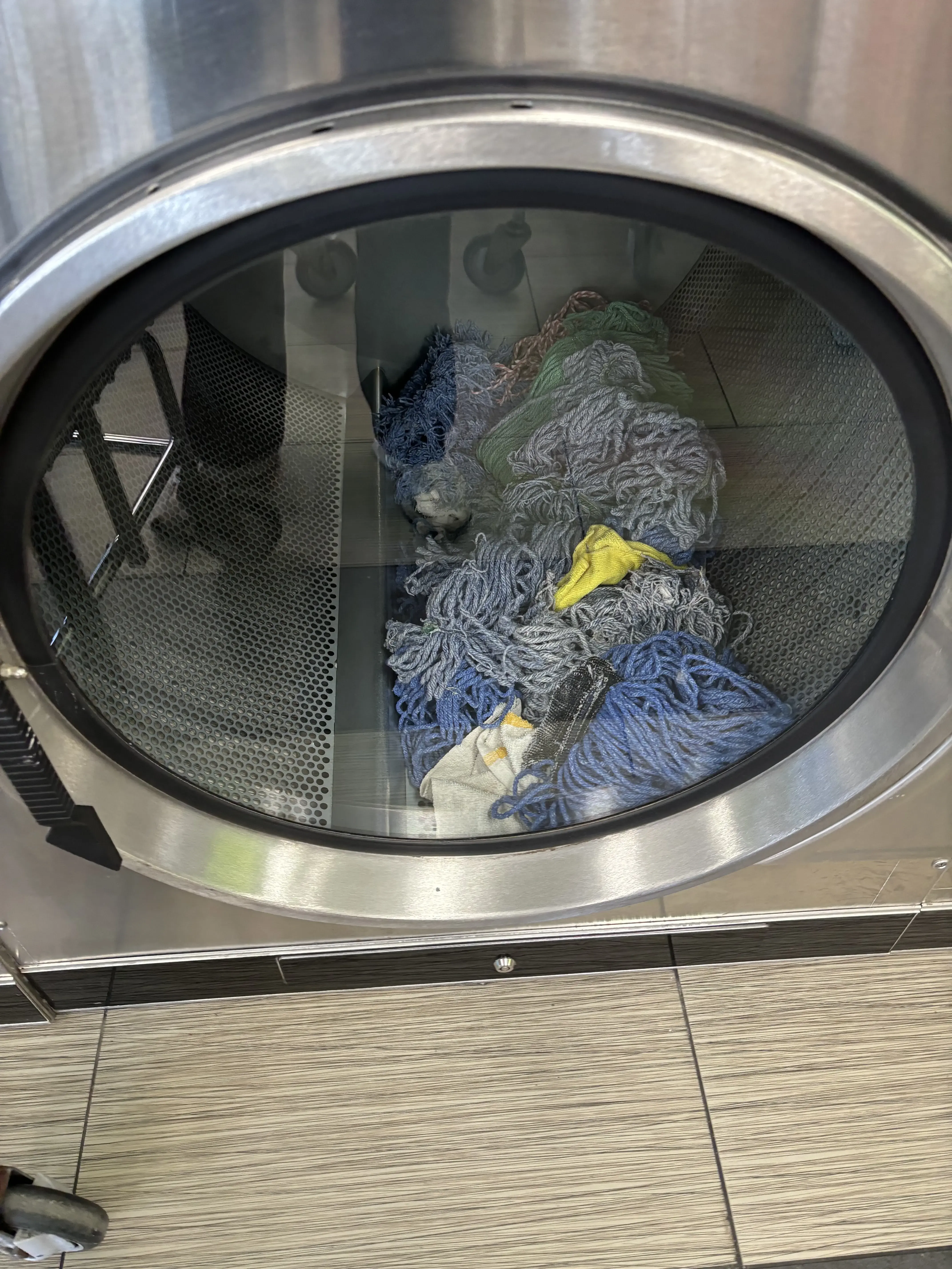 Max Wash Washateria Laundry Laundromat - Image 7